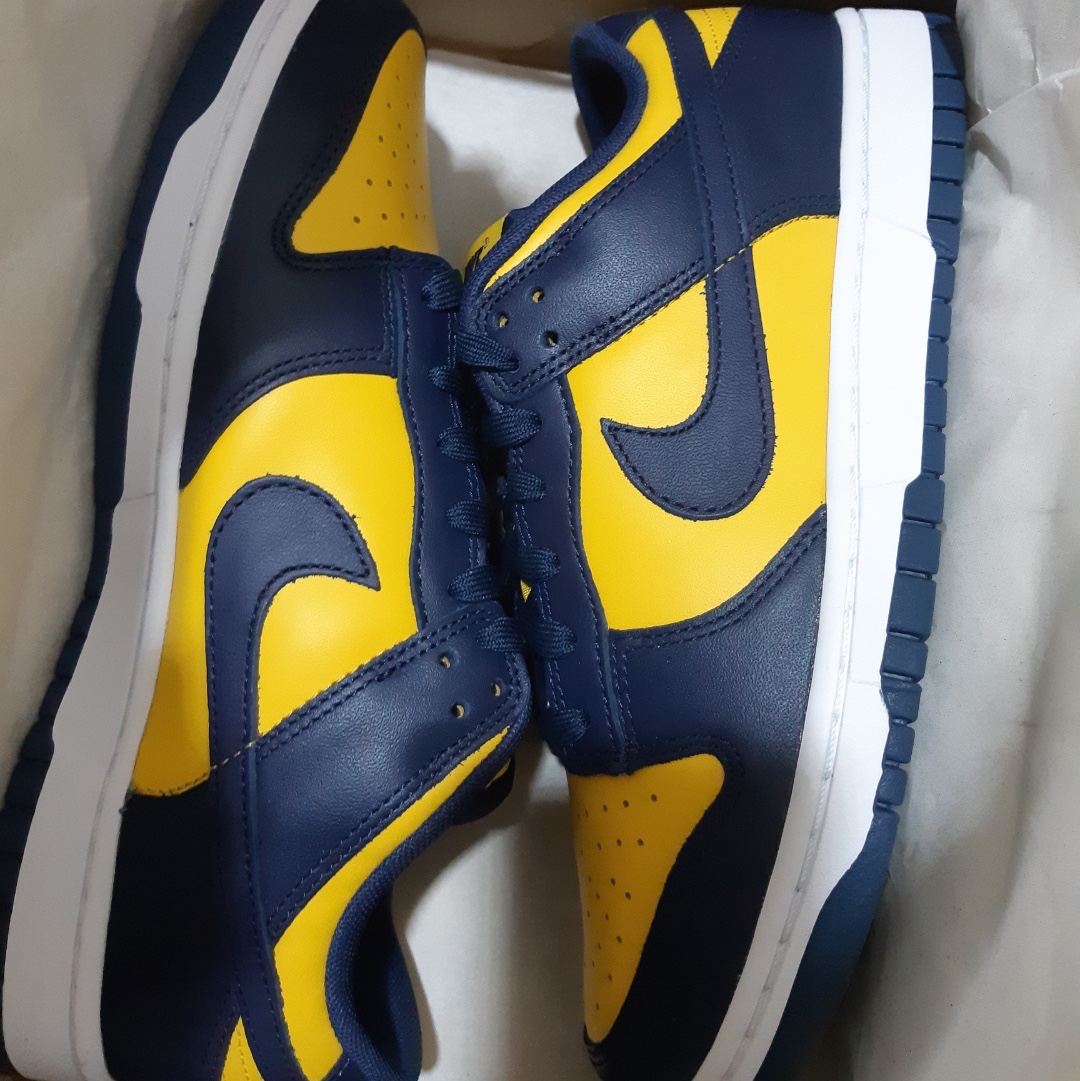 Nike Dunk Low Retro Varsity Maize 착용 스타일