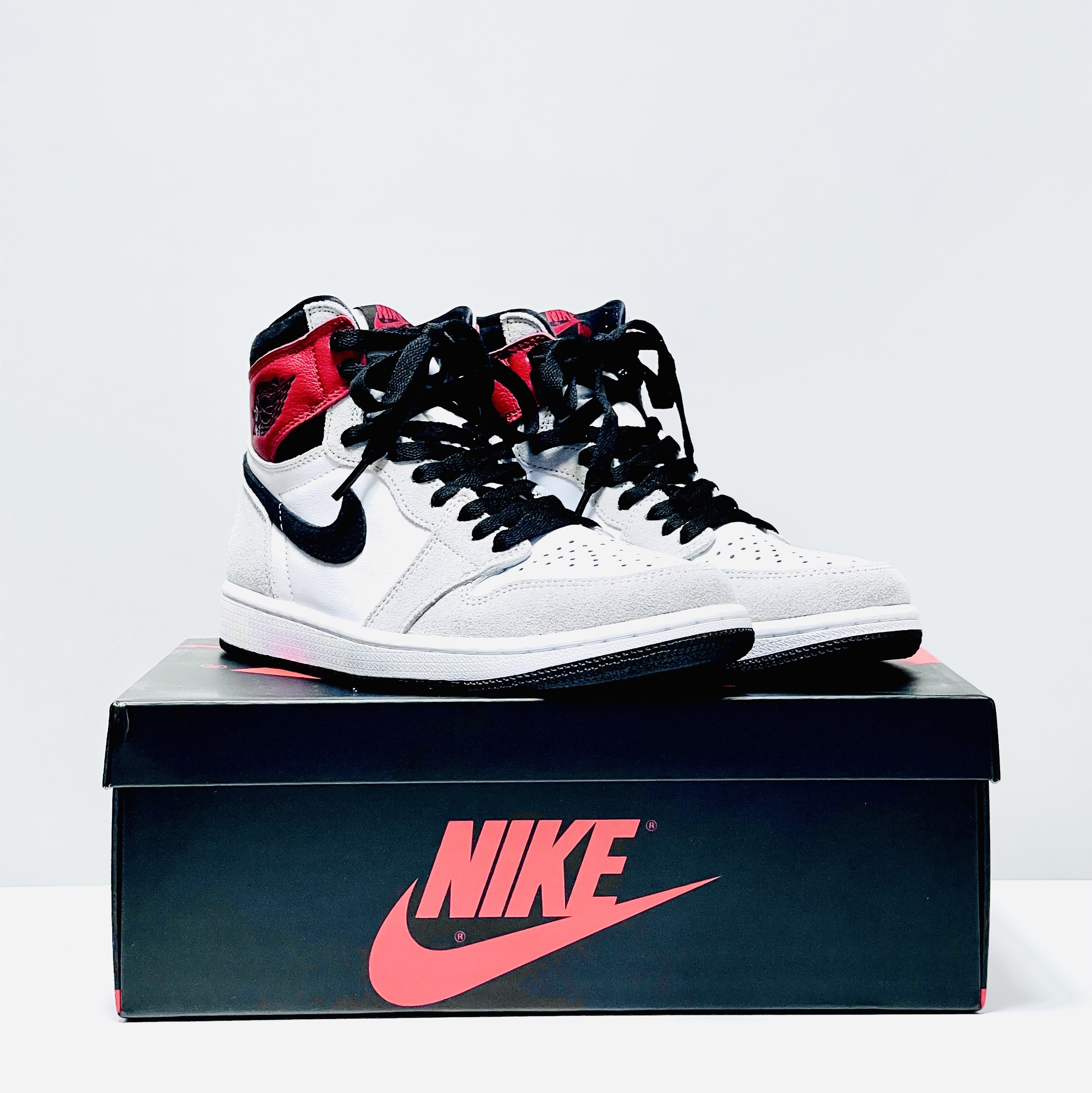 Jordan 1 Retro High OG Light Smoke Grey 착용 스타일