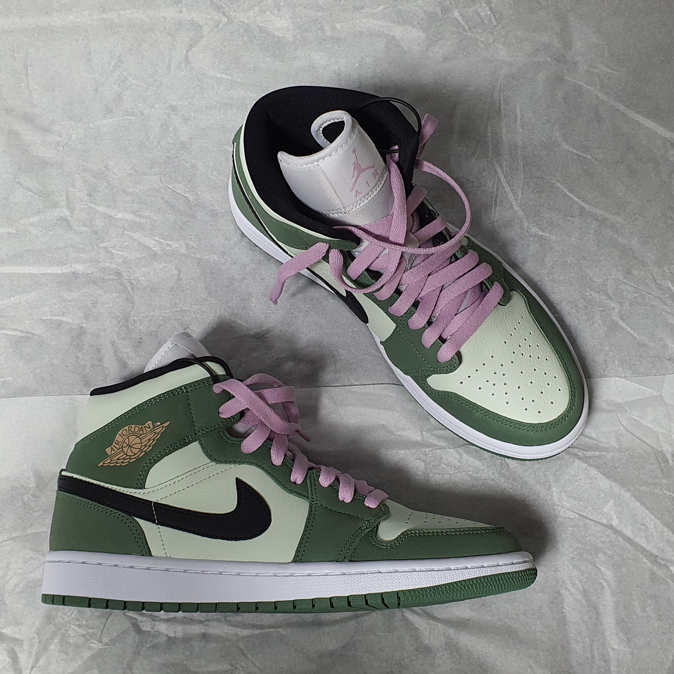 Jordan 1 Mid Black Chile Red, Nike Air Force 1 '07 PRM Popcorn 착용 스타일 - 2