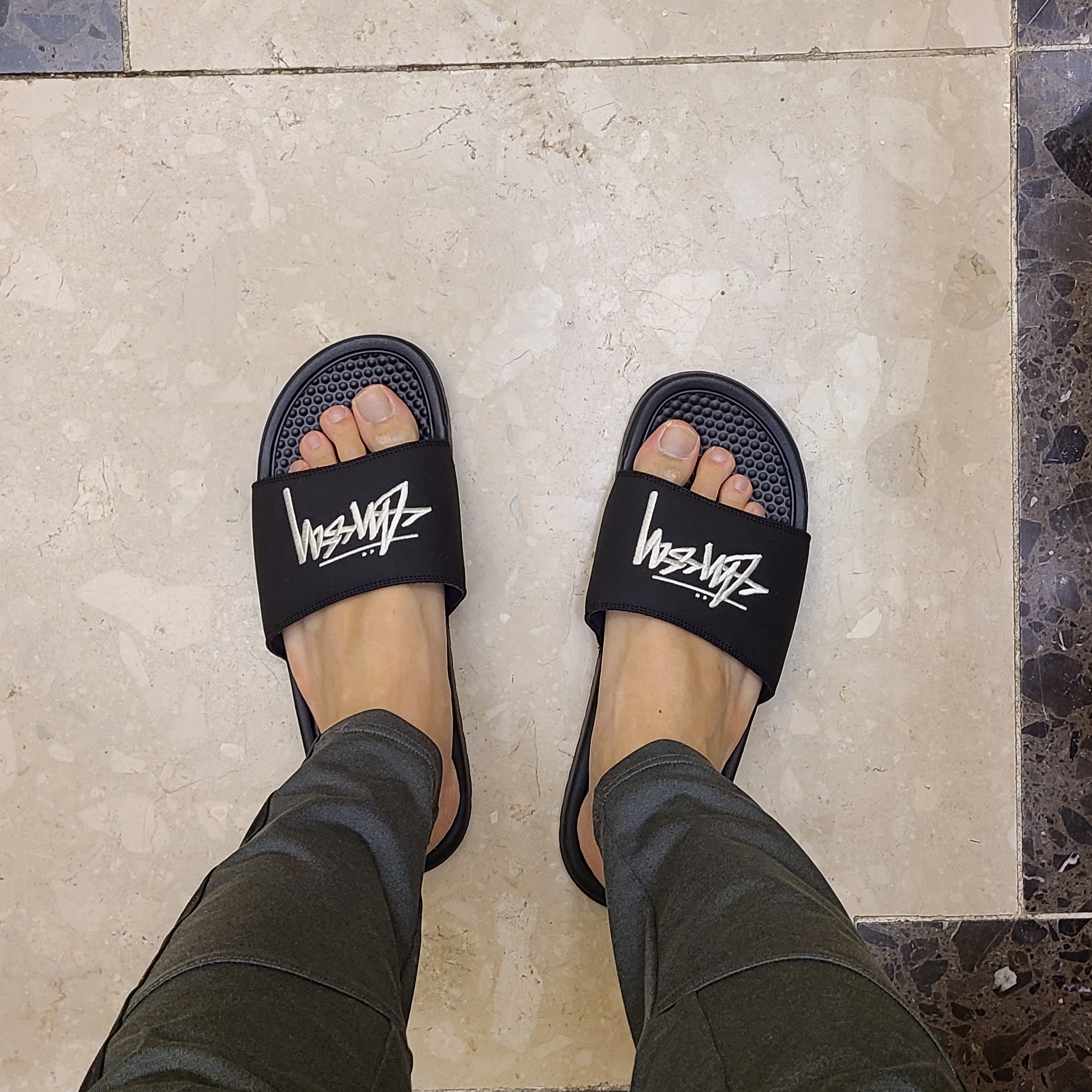 Nike x Stussy Benassi Slide Black 착용 스타일