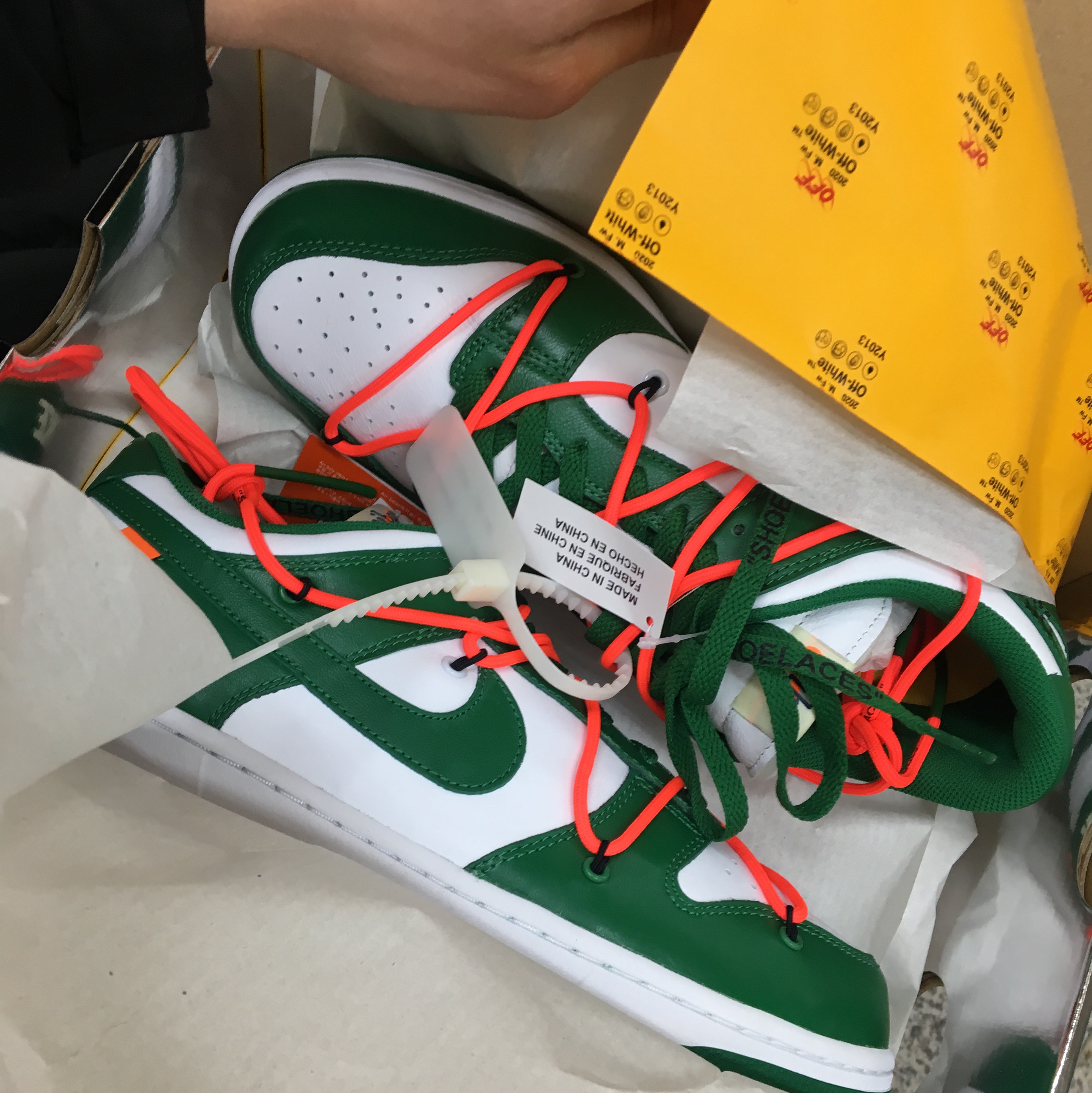 Nike x Off-White Dunk Low Pine Green 착용 스타일