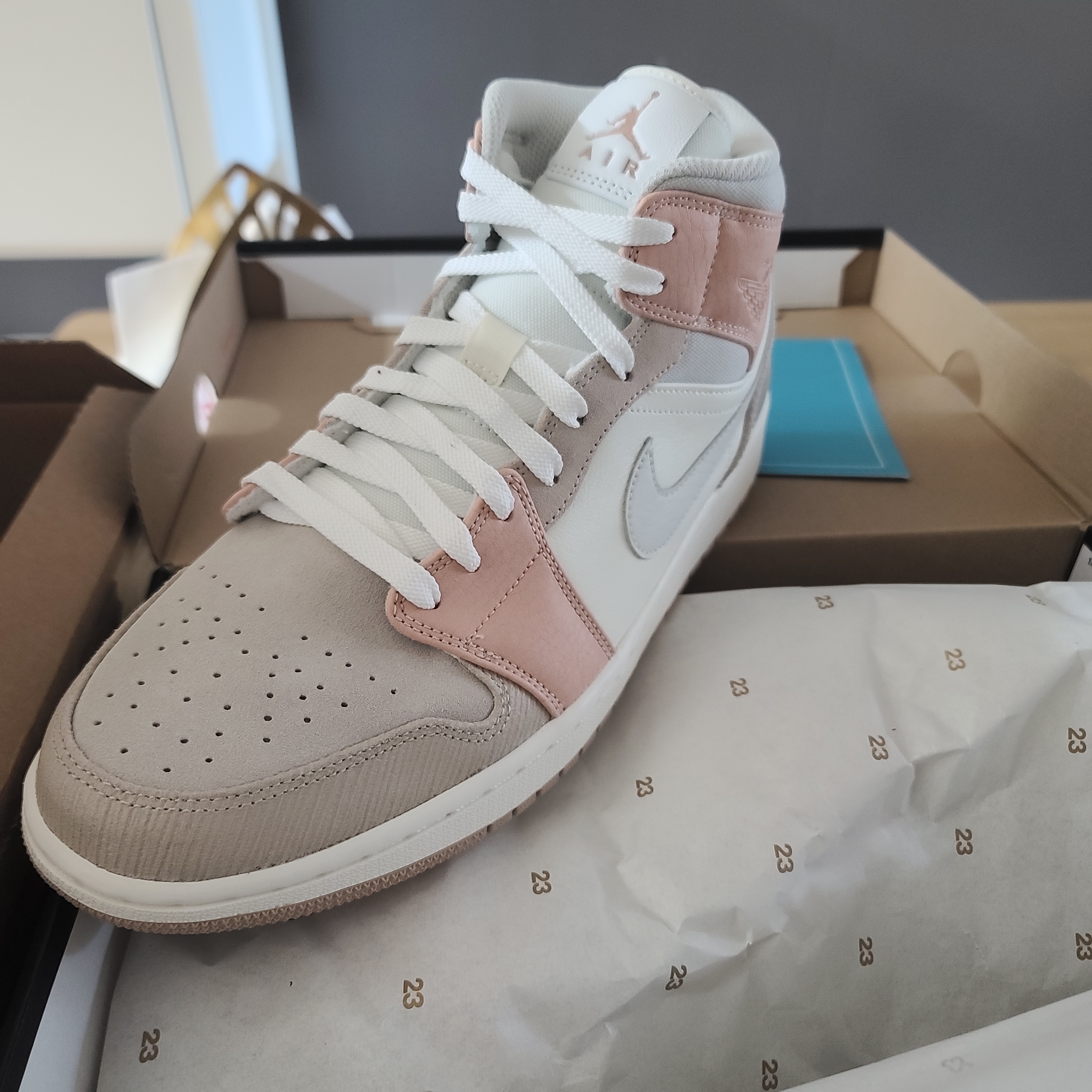 Jordan 1 Mid Milan 착용 스타일
