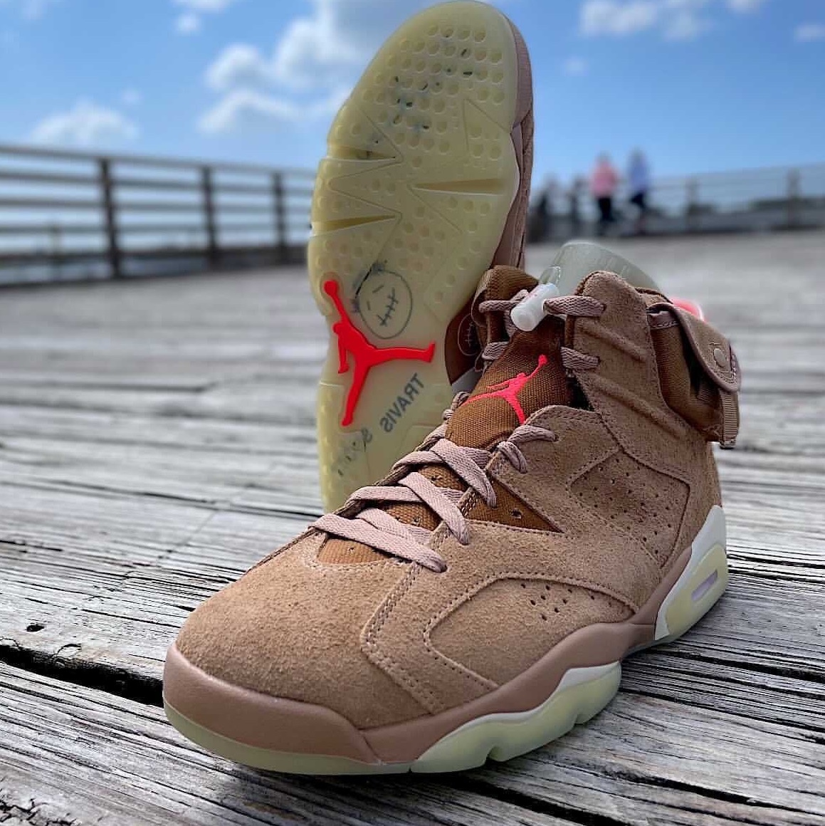 Jordan 6 x Travis Scott Retro SP British Khaki 착용 스타일 - 3