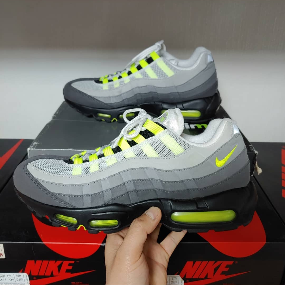 Nike Air Max 95 OG Neon 2015 착용 스타일 - 2