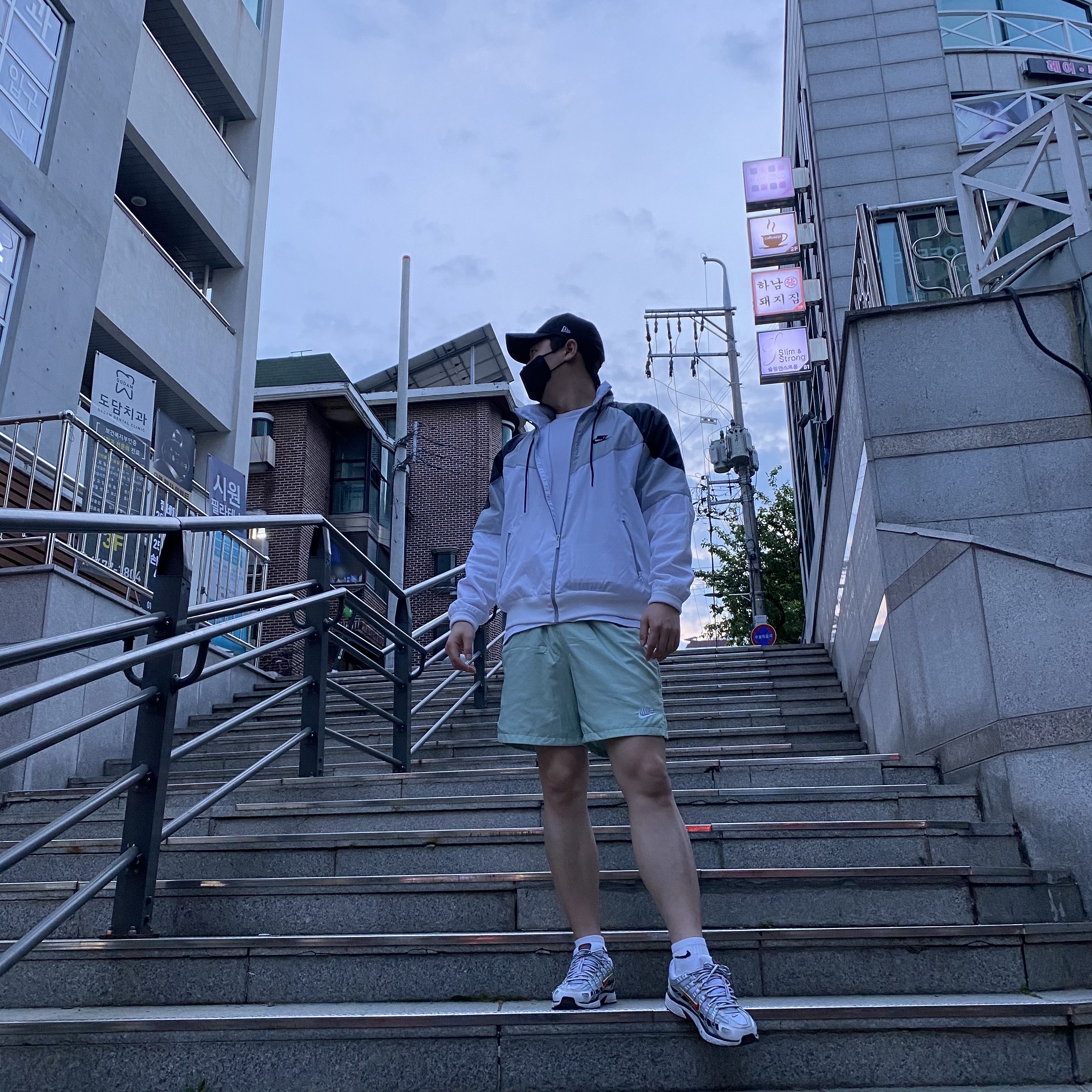 (W) Nike P-6000 Metallic Silver Red 착용 스타일