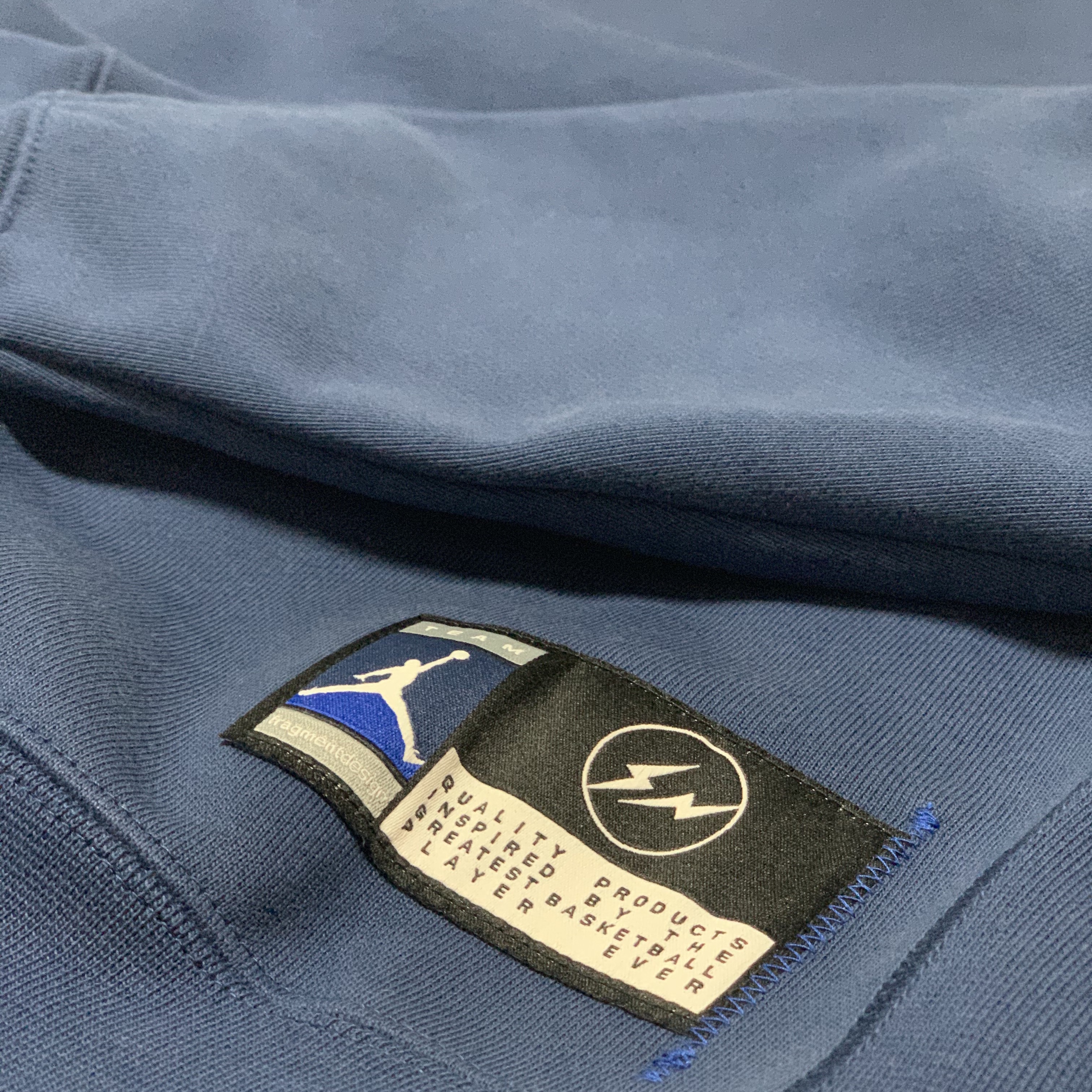 Jordan x Fragment Crewneck Sweatshirt Navy - Asia 착용 스타일 - 2