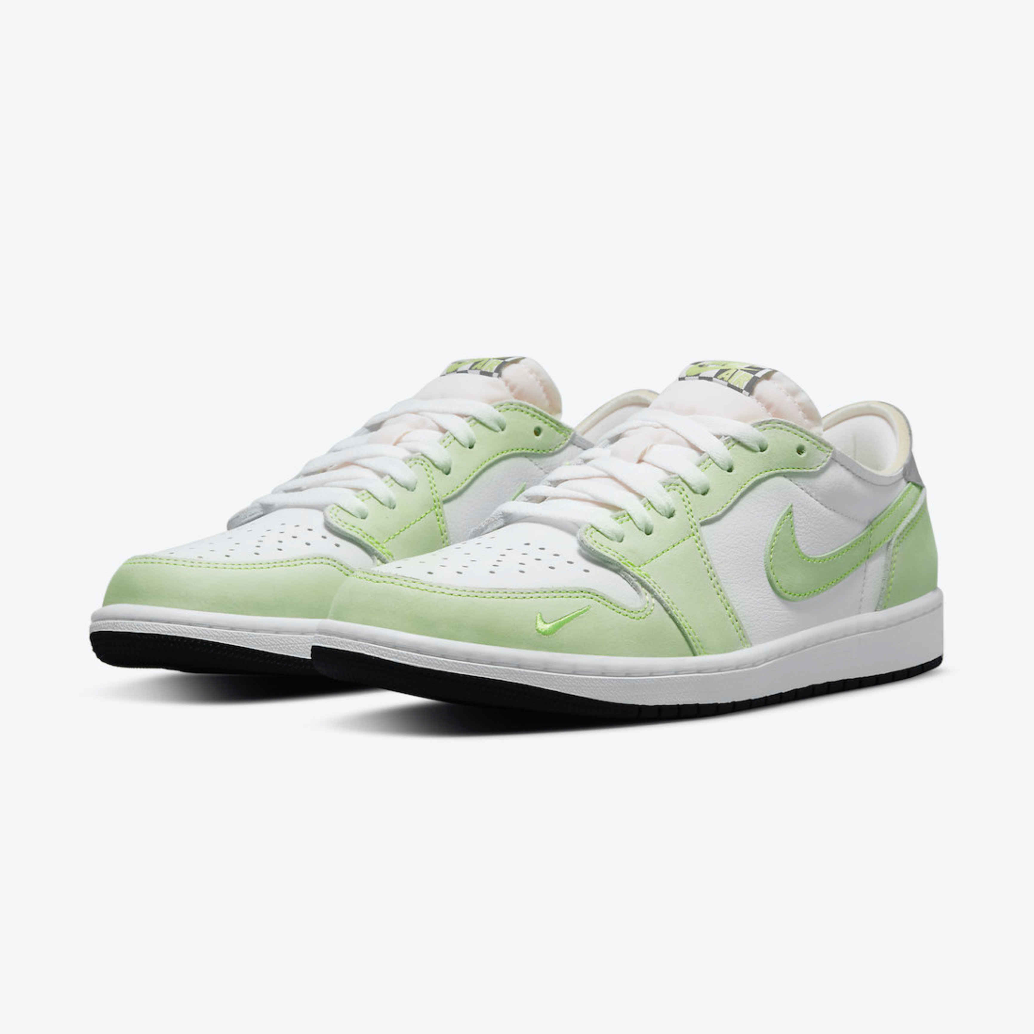Jordan 1 Low OG Ghost Green 착용 스타일 - 2