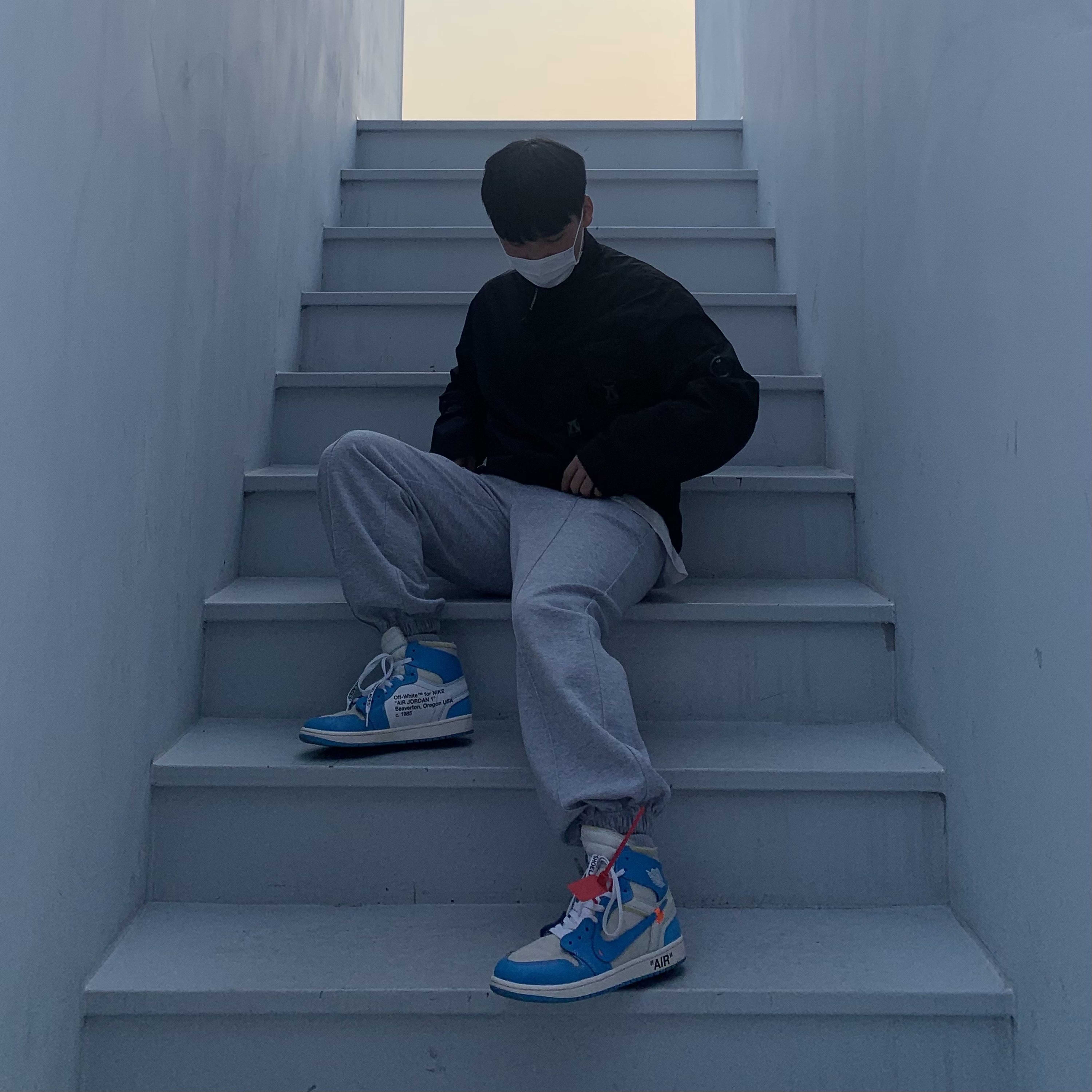 Jordan 1 x Off-White Retro High University Blue 착용 스타일