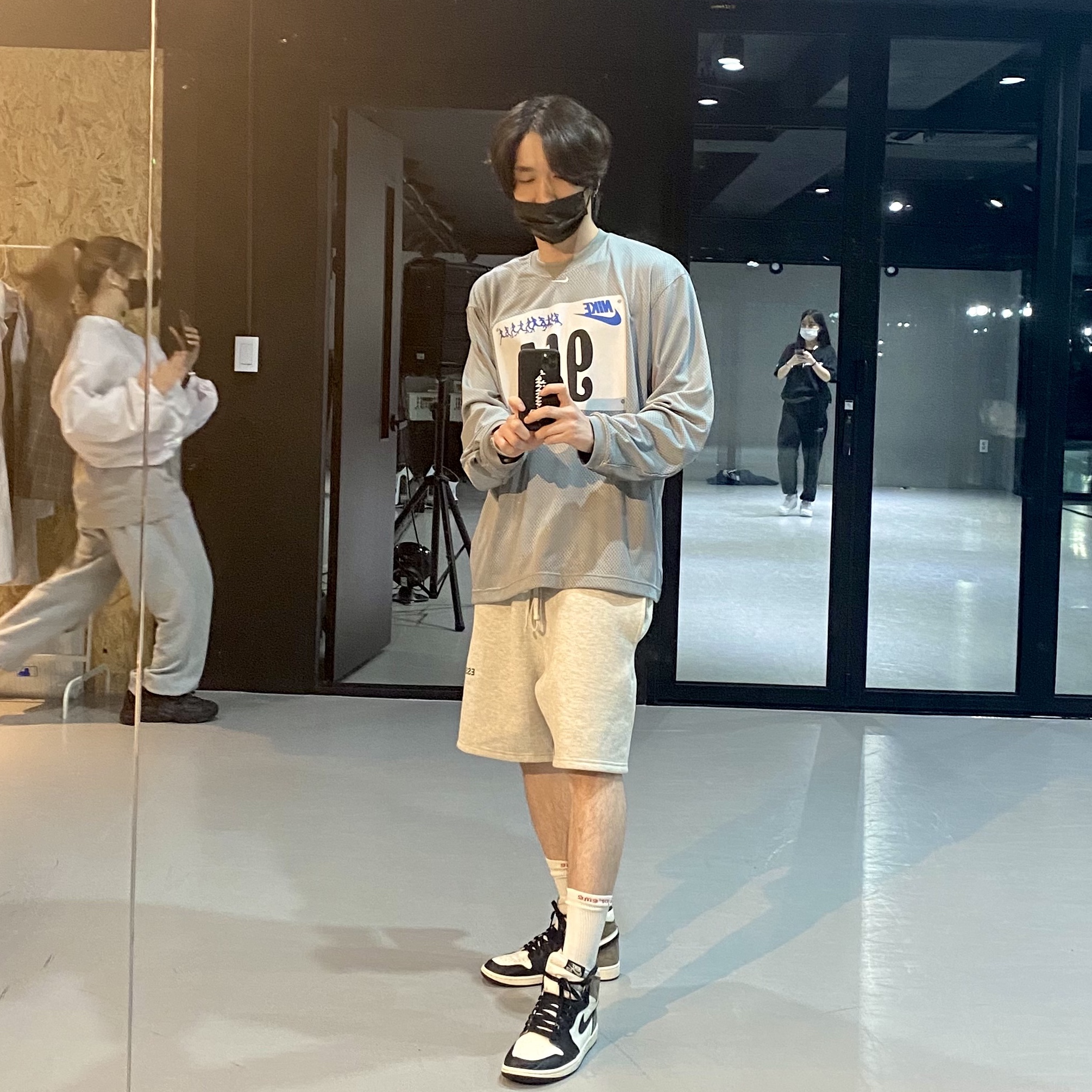 Jordan 1 Retro High OG Black Mocha, Essentials Fleece Shorts Oatmeal Heather - 20FW 착용 스타일