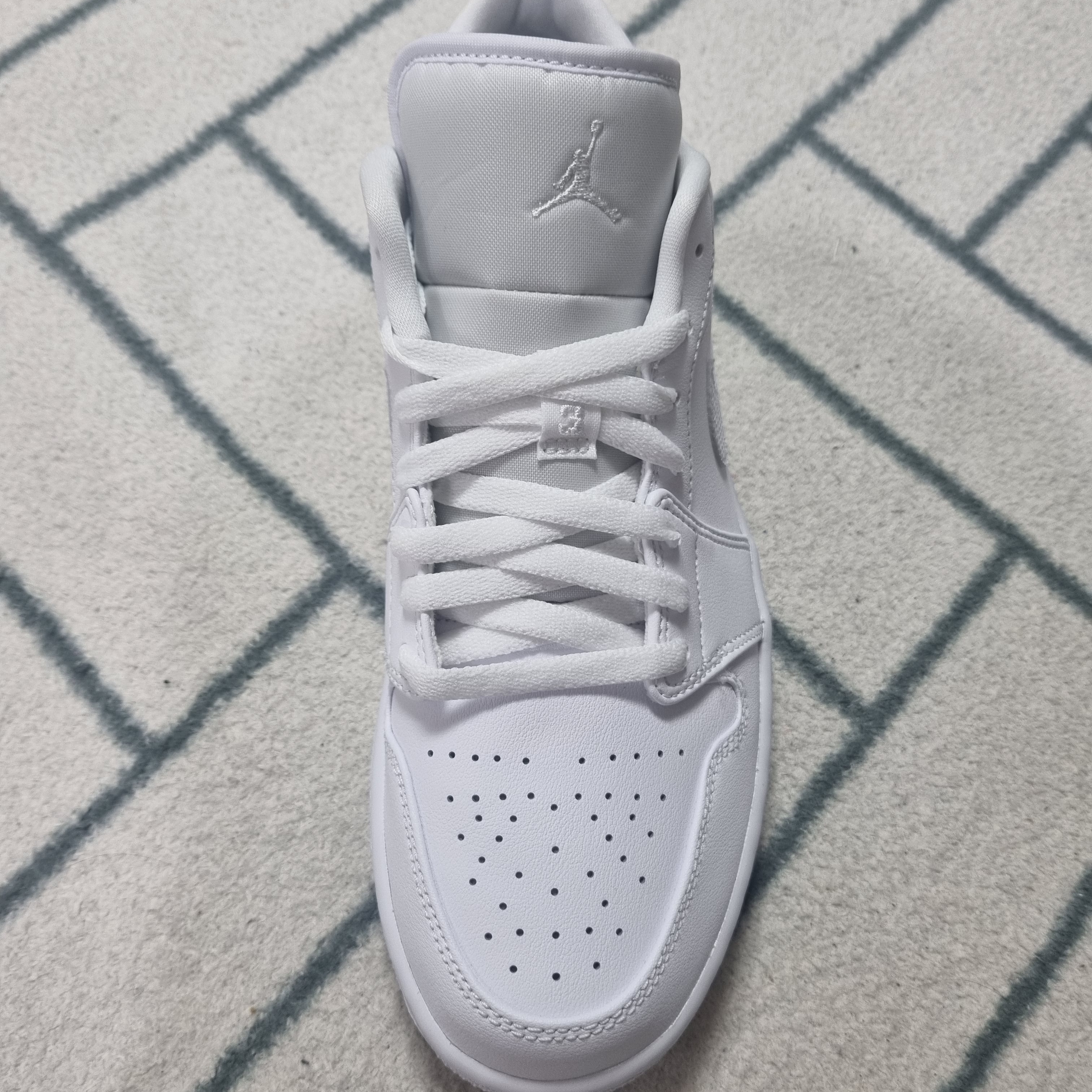(W) Jordan 1 Low Triple White 2020 착용 스타일 - 1