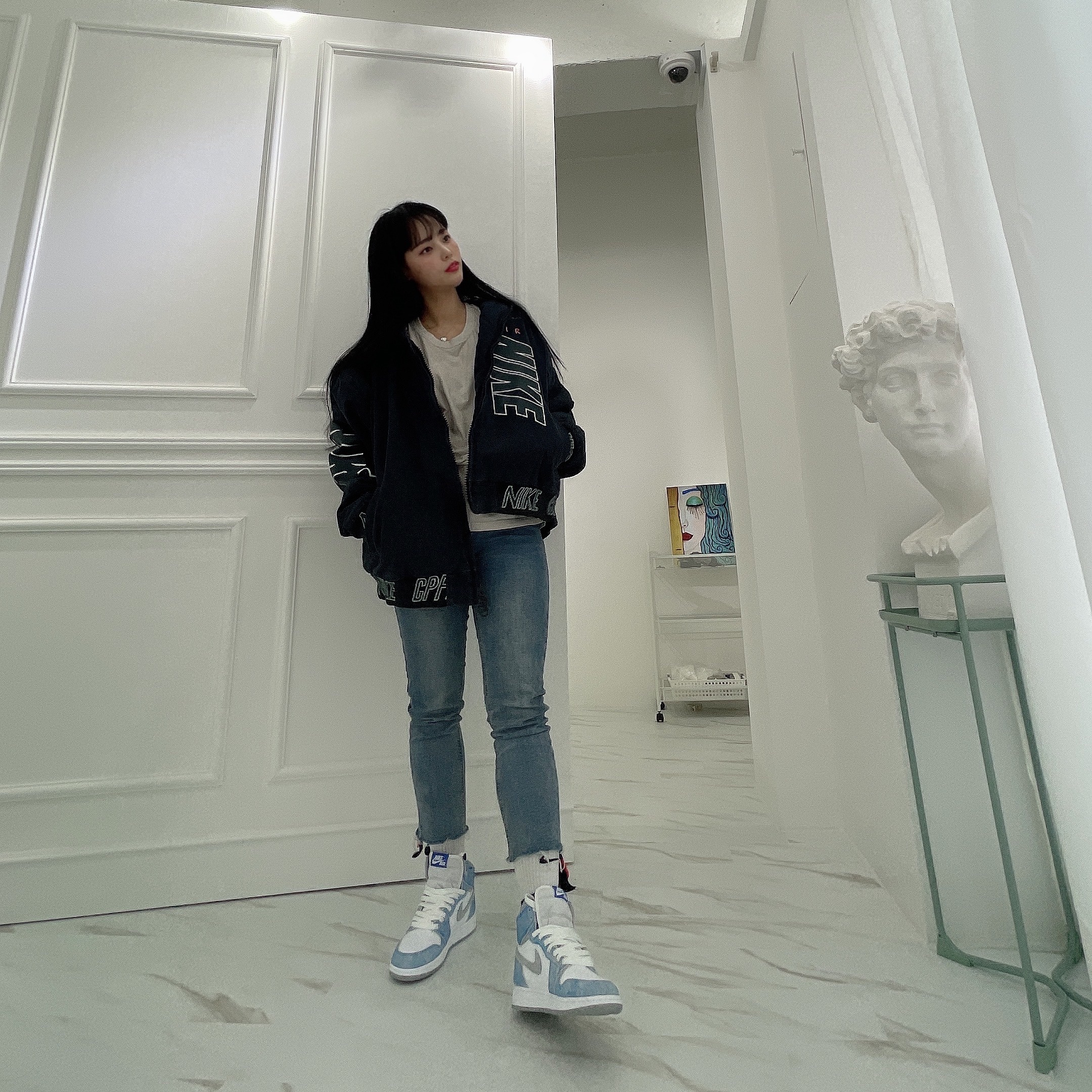 (GS) Jordan 1 Retro High OG Hyper Royal, Nike x Cactus Plant Flea Market Workwear Jacket Black - Asia 착용 스타일 - 2