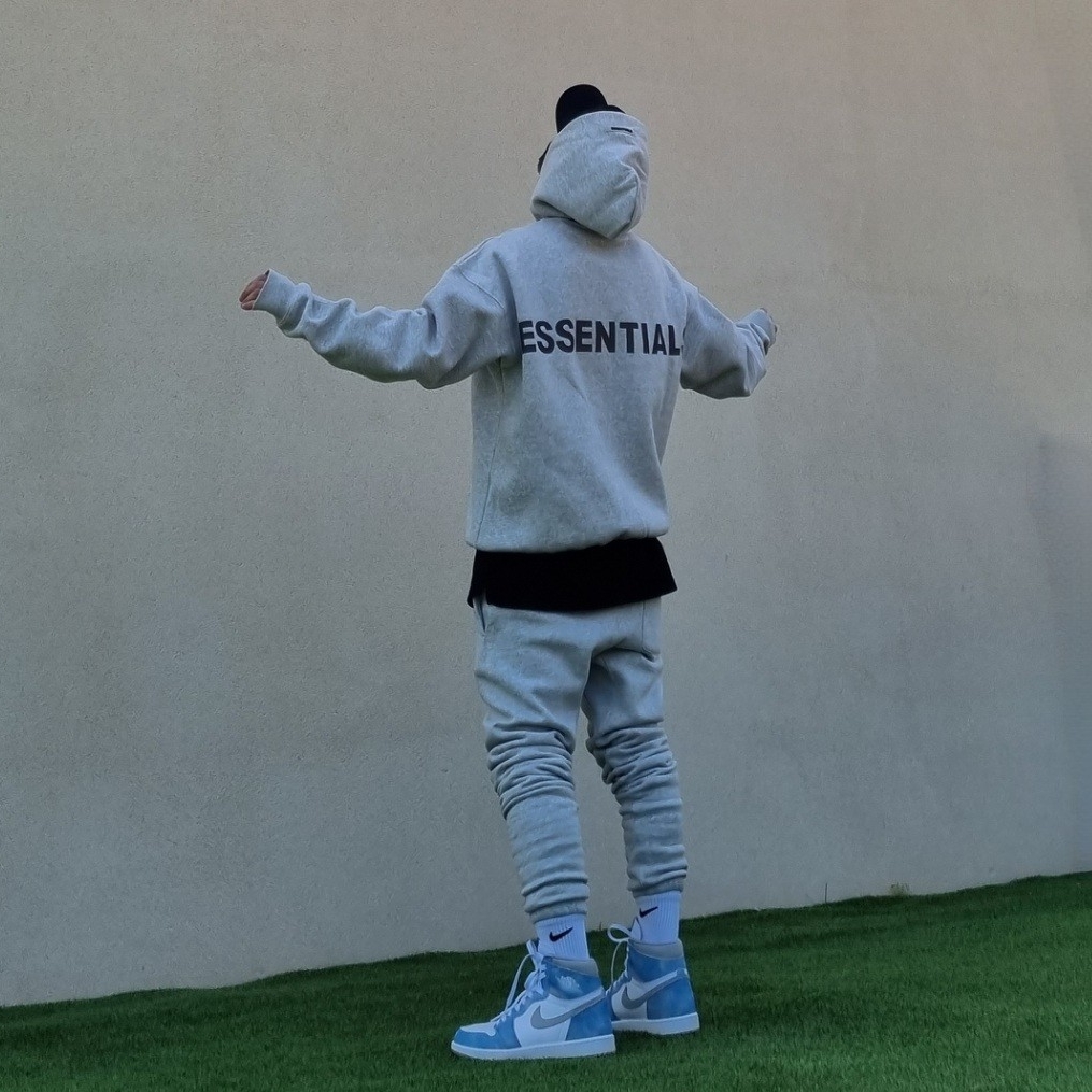 Essentials Sweatpants Heather Grey - 20FW, Jordan 1 Retro High OG Hyper Royal 착용 스타일