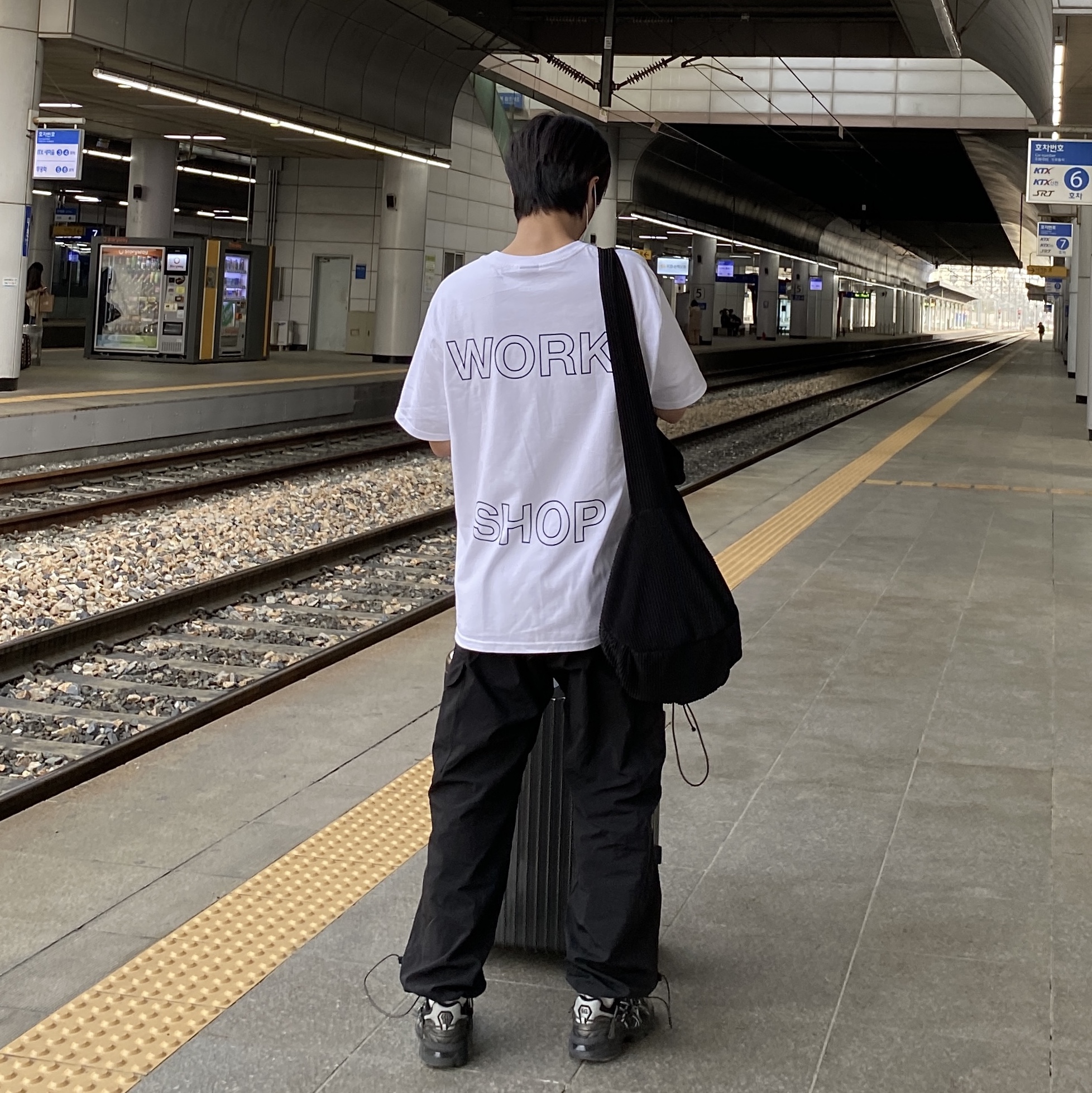 Stussy x Our Legacy Work Shop T-Shirt White, Asics x Andersson Bell Gel-1090 Black Silver 착용 스타일 - 2