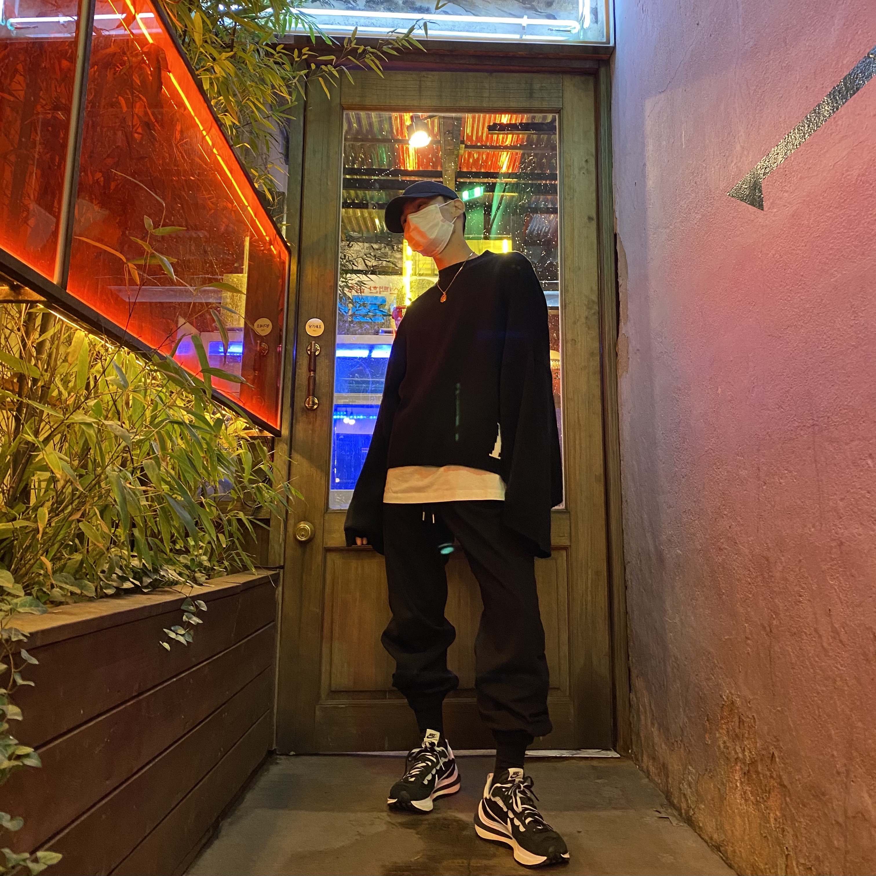 Nike x Sacai VaporWaffle Black White 착용 스타일 - 2