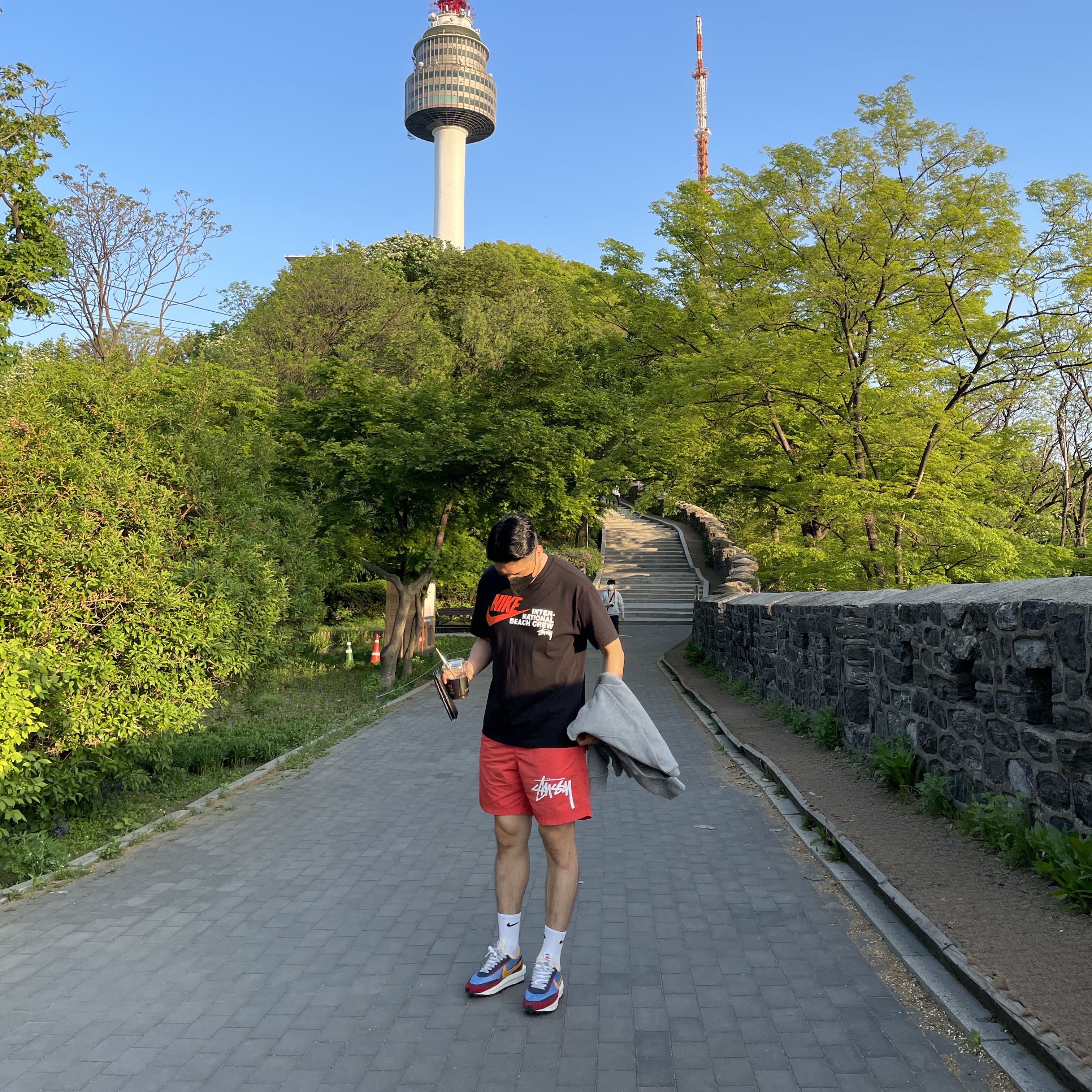 Nike x Stussy Water Shorts Habanero Red, Nike x Stussy International Beach Crew T-Shirt Black - US/EU 착용 스타일