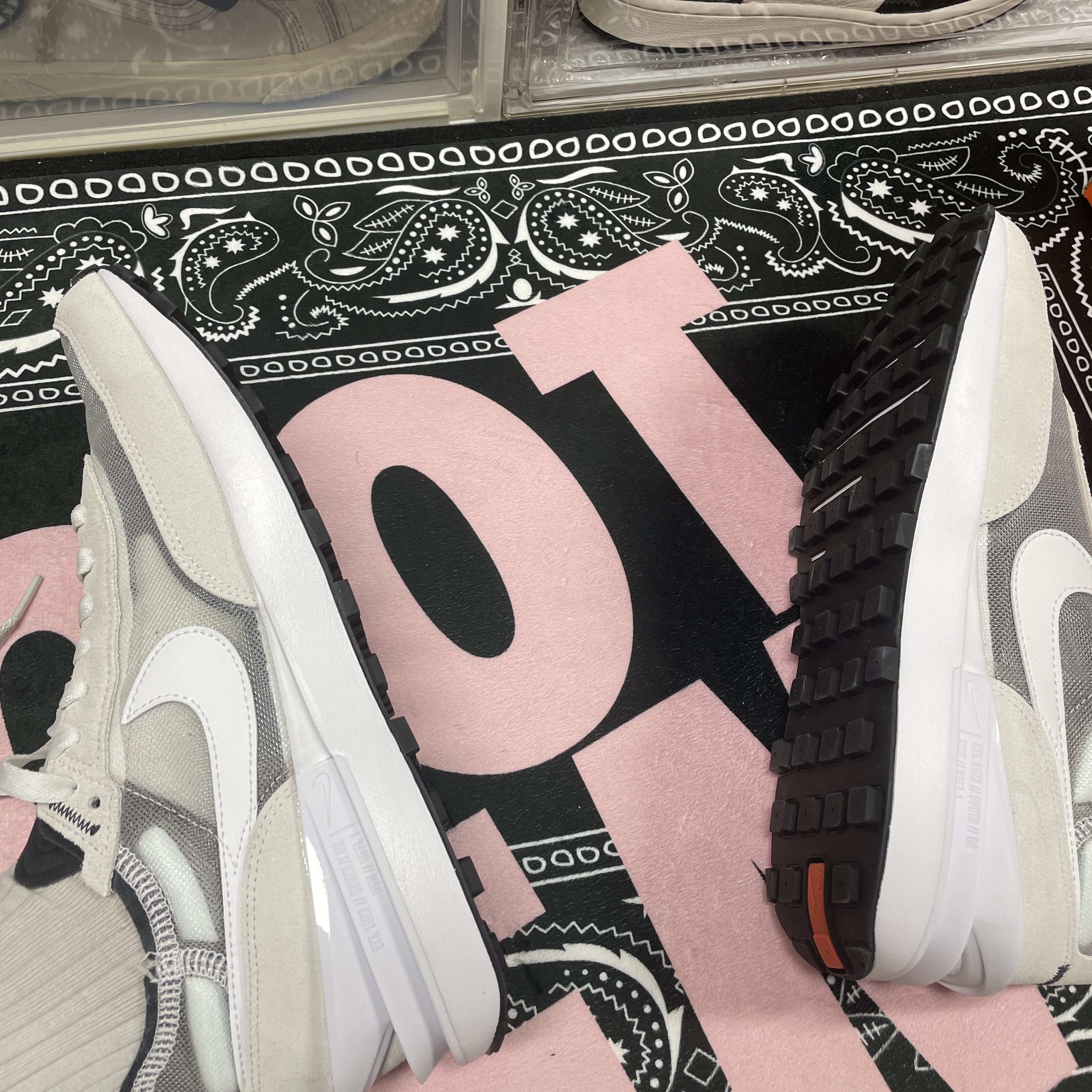 Nike Waffle One Infinite Lilac 착용 스타일