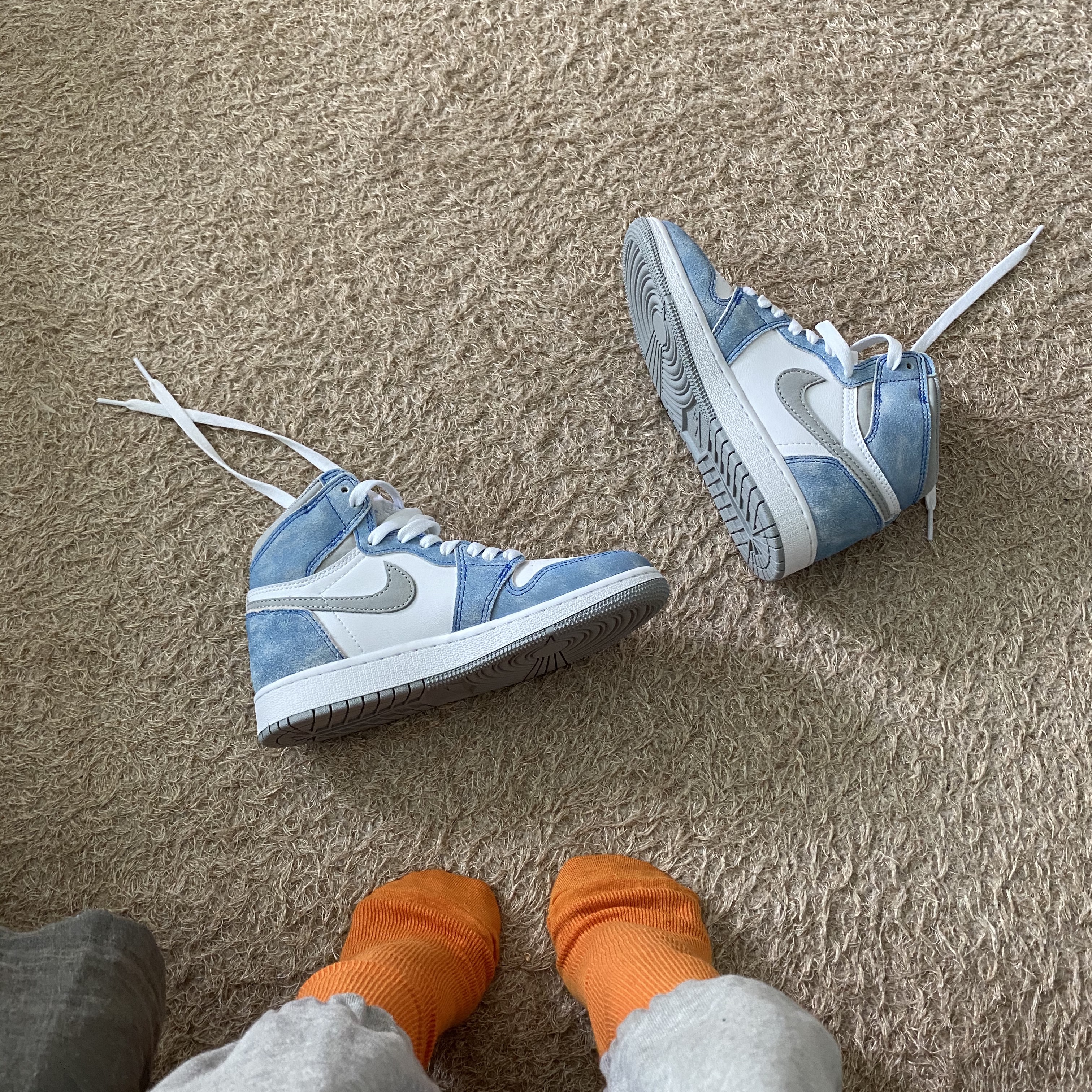 (GS) Jordan 1 Retro High OG Hyper Royal 착용 스타일 - 2