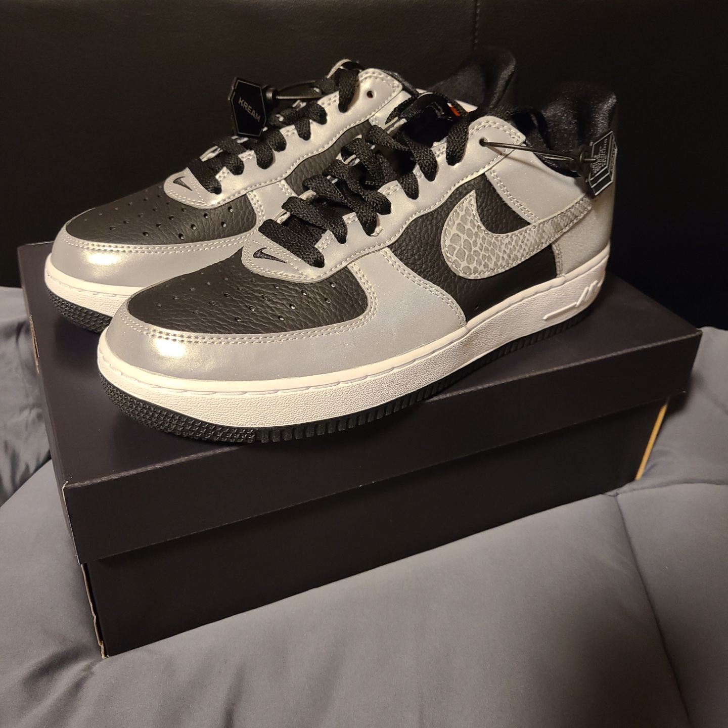 Nike Air Force 1 B Silver Snake 착용 스타일 - 1