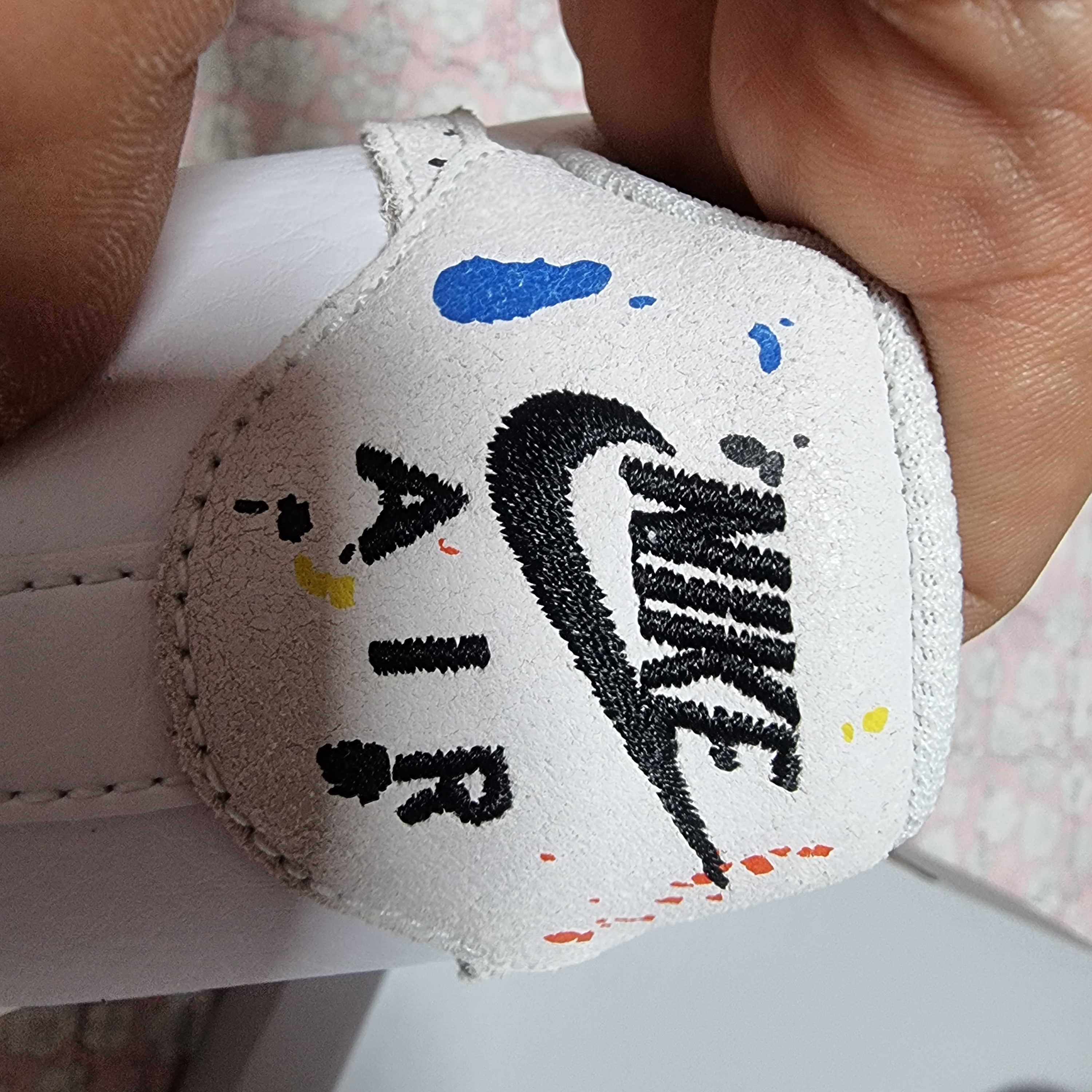 Nike Air Force 1 '07 LV8 Paint Splatter White 착용 스타일 - 3