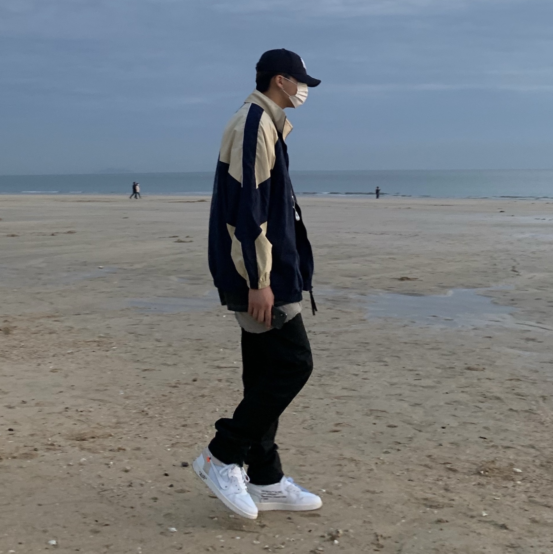 Jordan 1 x Off-White Retro High White, Nike x Cav Empt Track Jacket Navy 착용 스타일