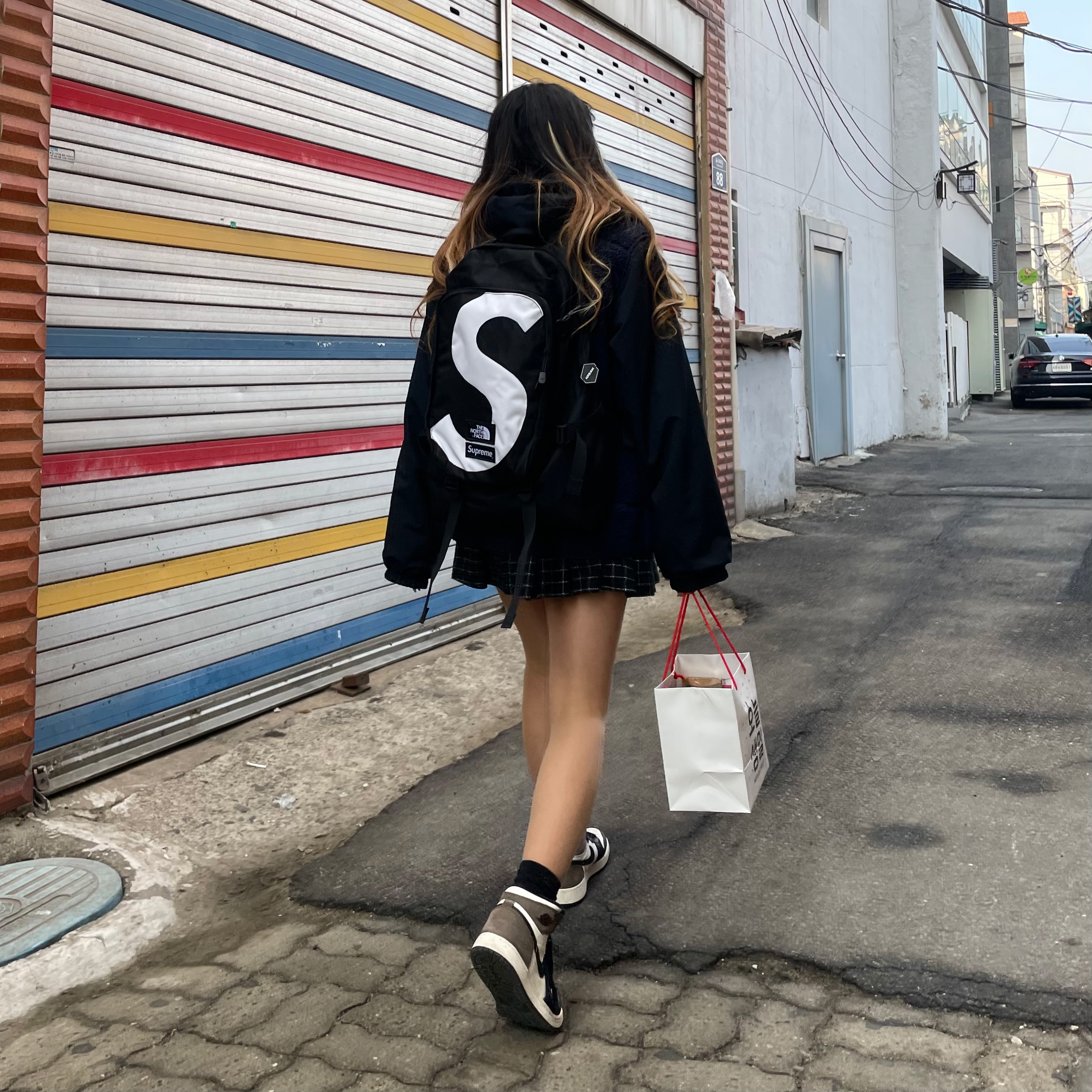 Supreme x The North Face S Logo Expedition Backpack Black - 20FW, (GS) Jordan 1 Retro High OG Black Mocha 착용 스타일