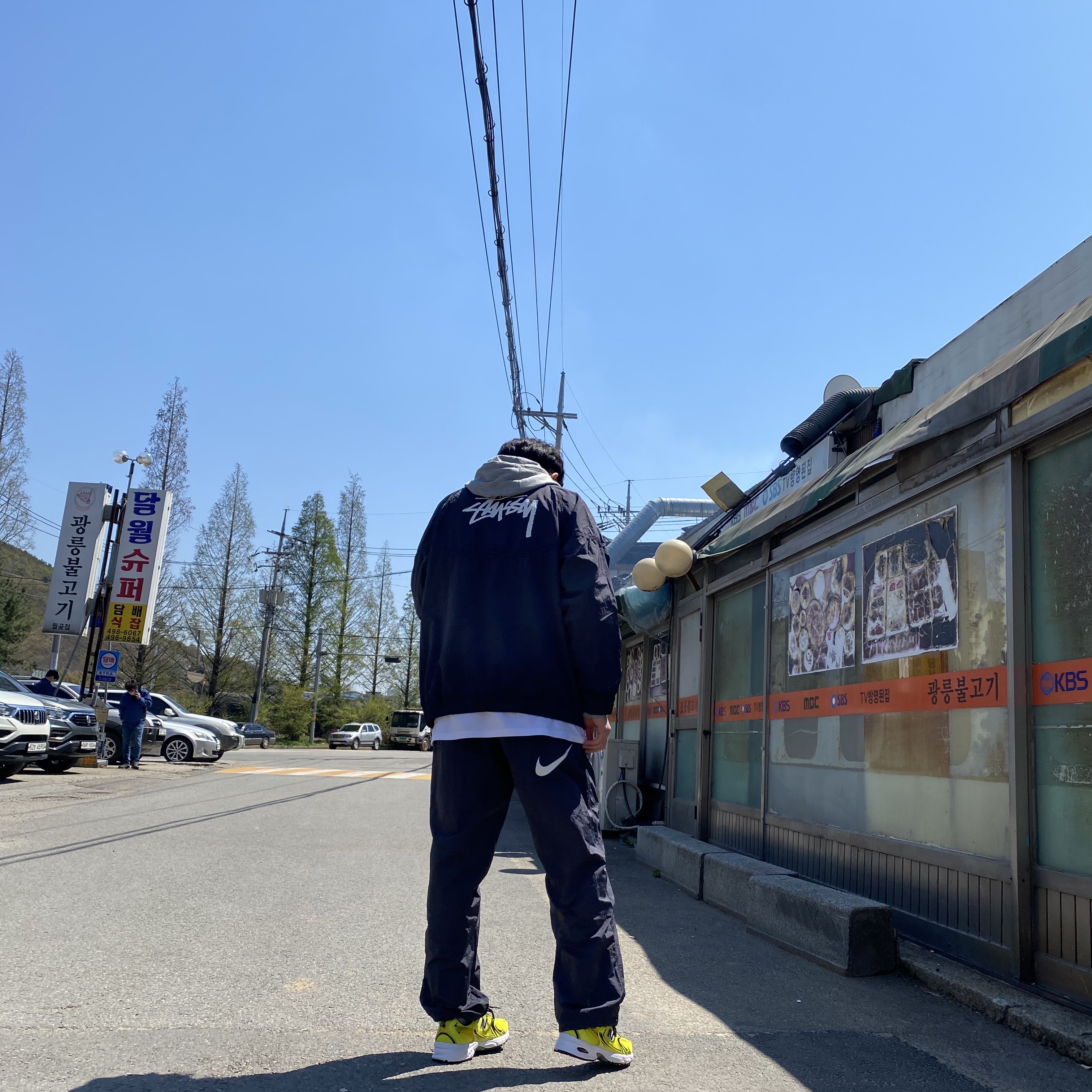 Nike x Stussy Windrunner Jacket Off Noir, Nike x Stussy Beach Pants Off Noir 착용 스타일
