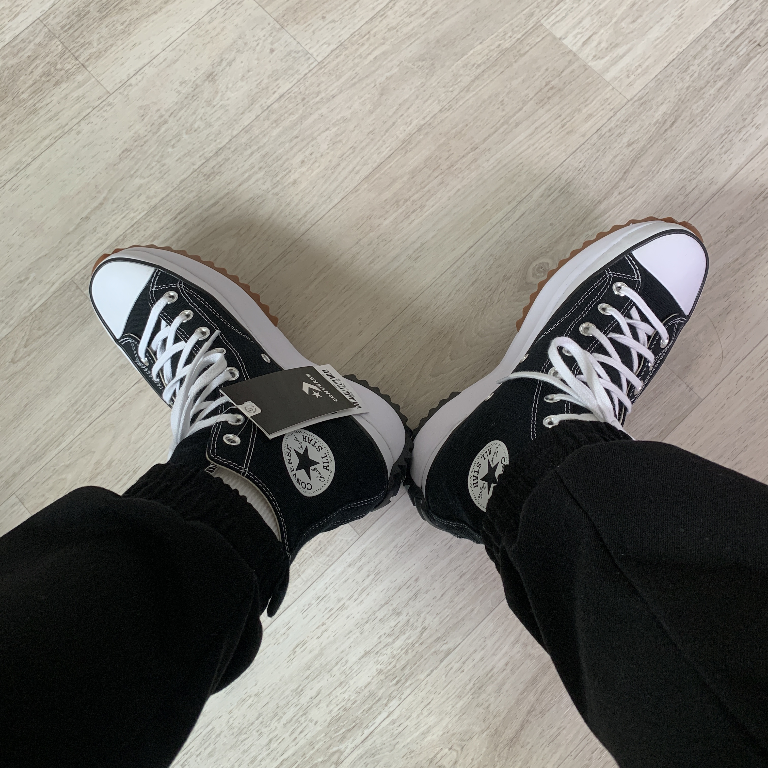 Converse Run Star Hike Hi Black White Gum 착용 스타일