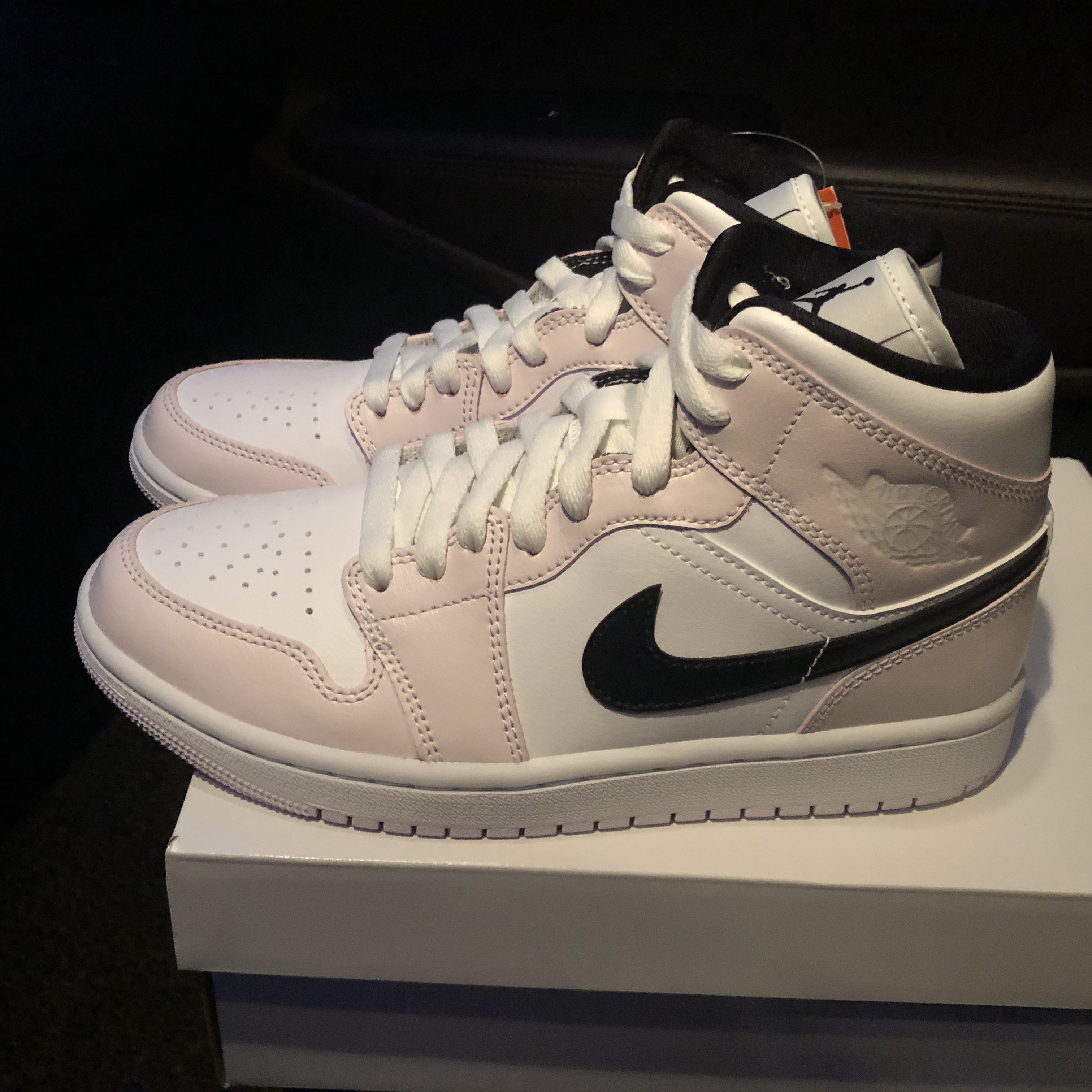 (W) Jordan 1 Mid Barely Rose 착용 스타일 - 3