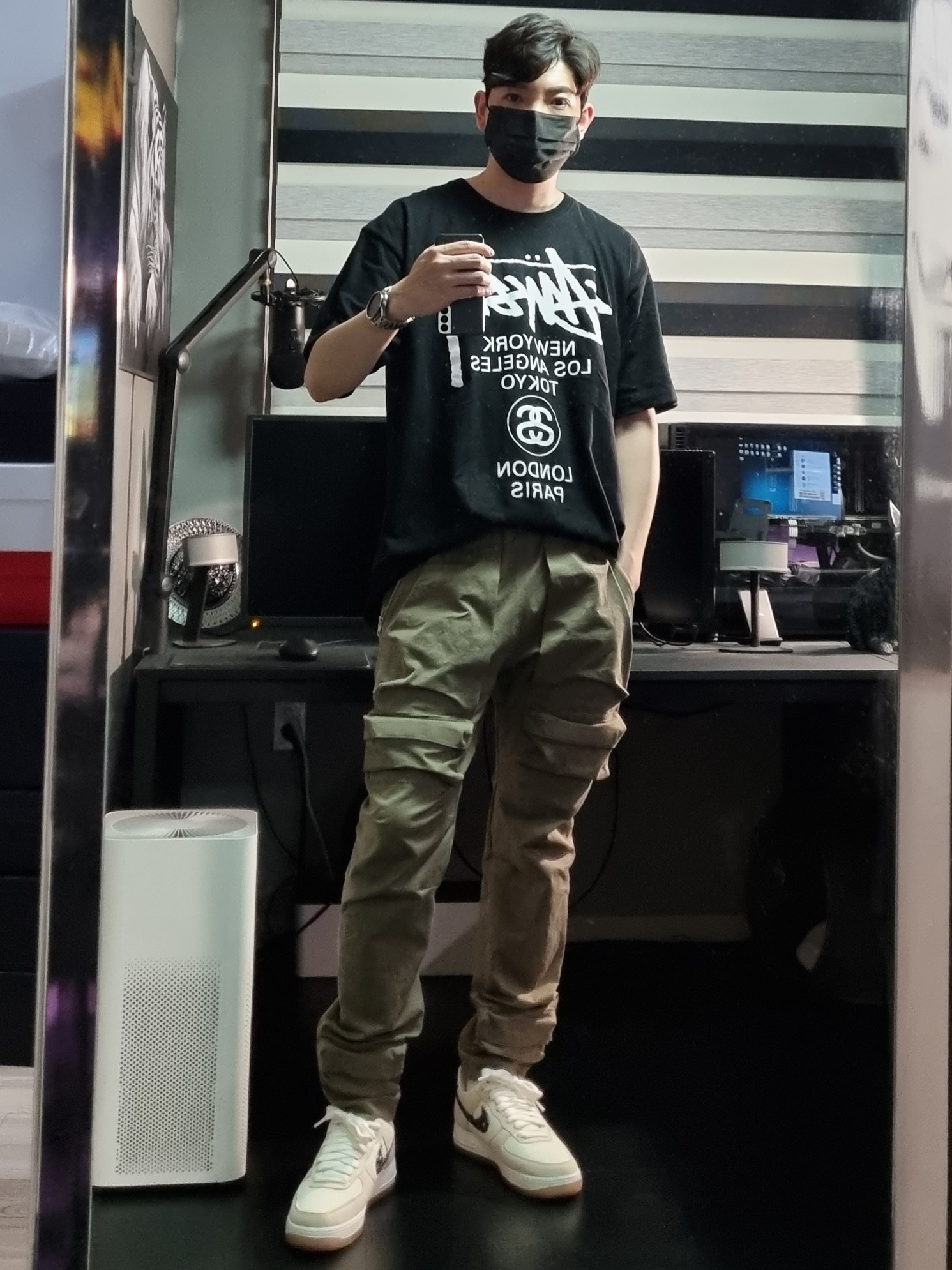Stussy DSM World Tour T-Shirt Black, Nike Air Force 1 '07 LV8 Paisley Swoosh 착용 스타일 - 1