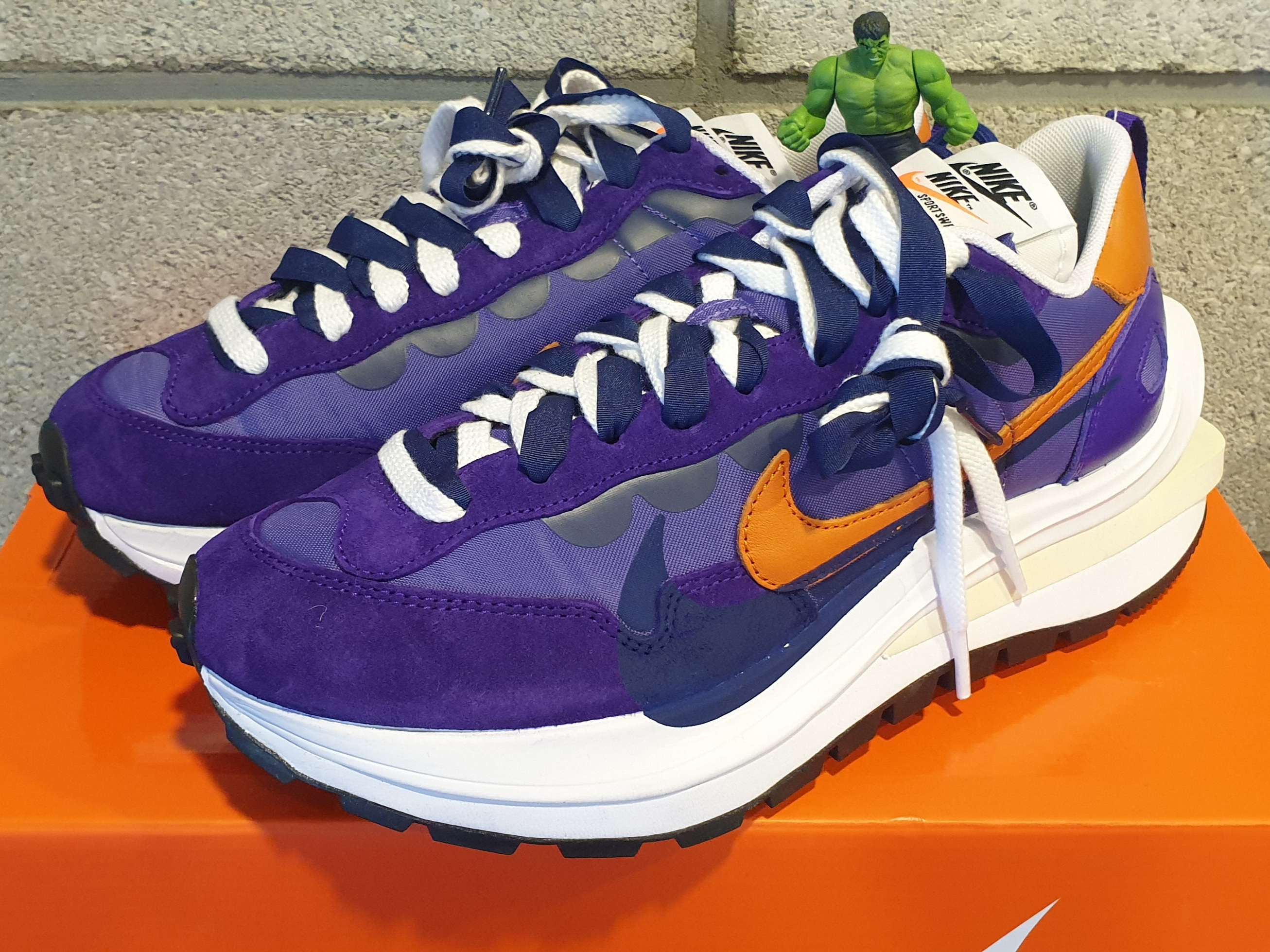 Nike x Sacai VaporWaffle Dark Iris 착용 스타일 - 1