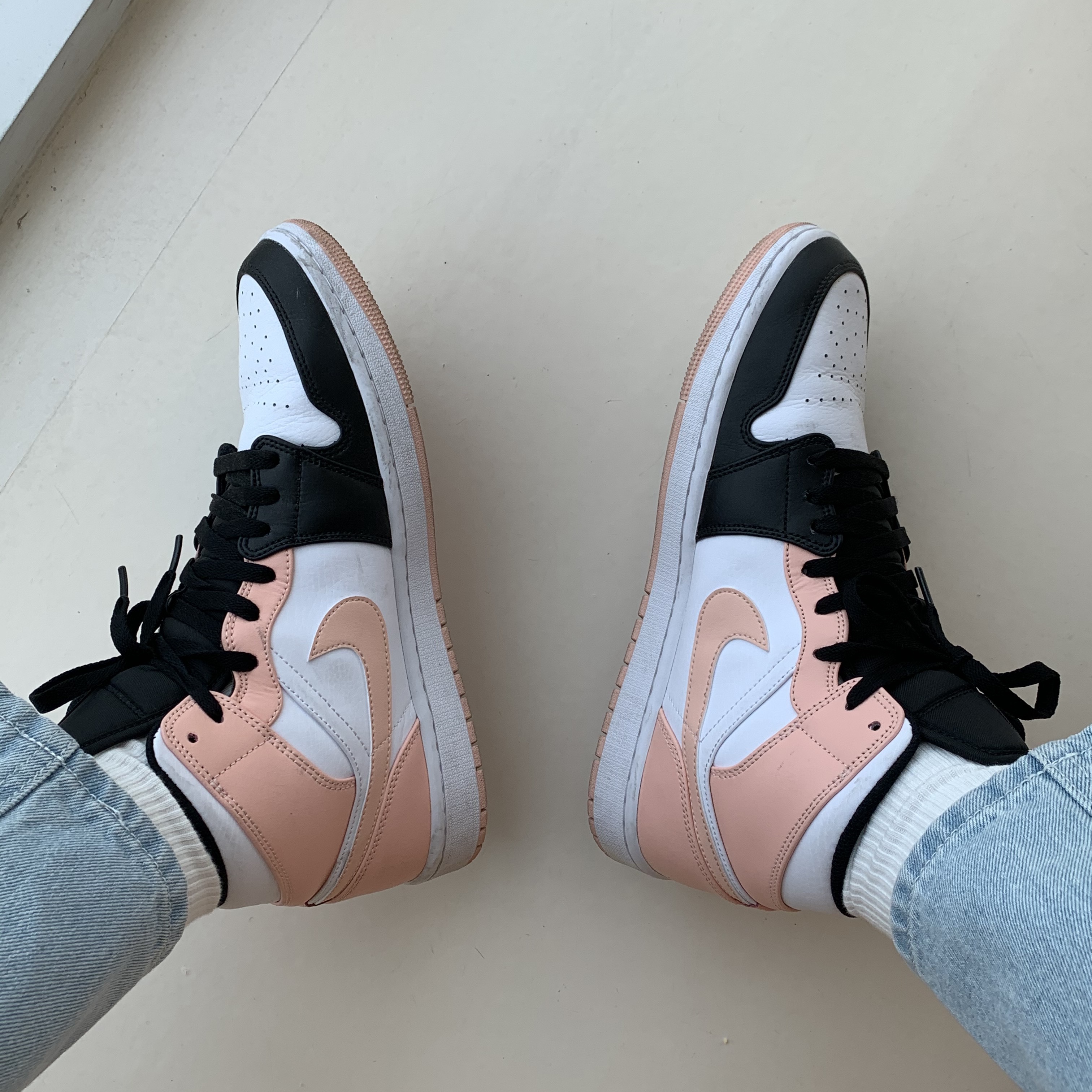 Jordan 1 Mid Arctic Orange 착용 스타일 - 5