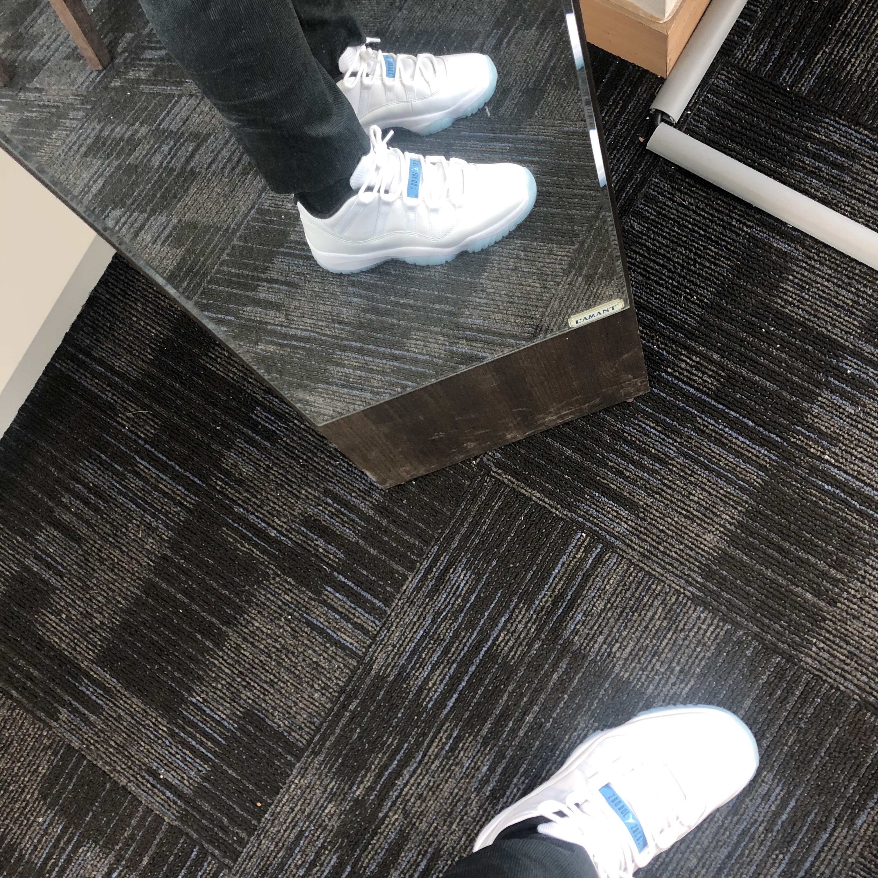 Jordan 11 Retro Low Legend Blue 착용 스타일