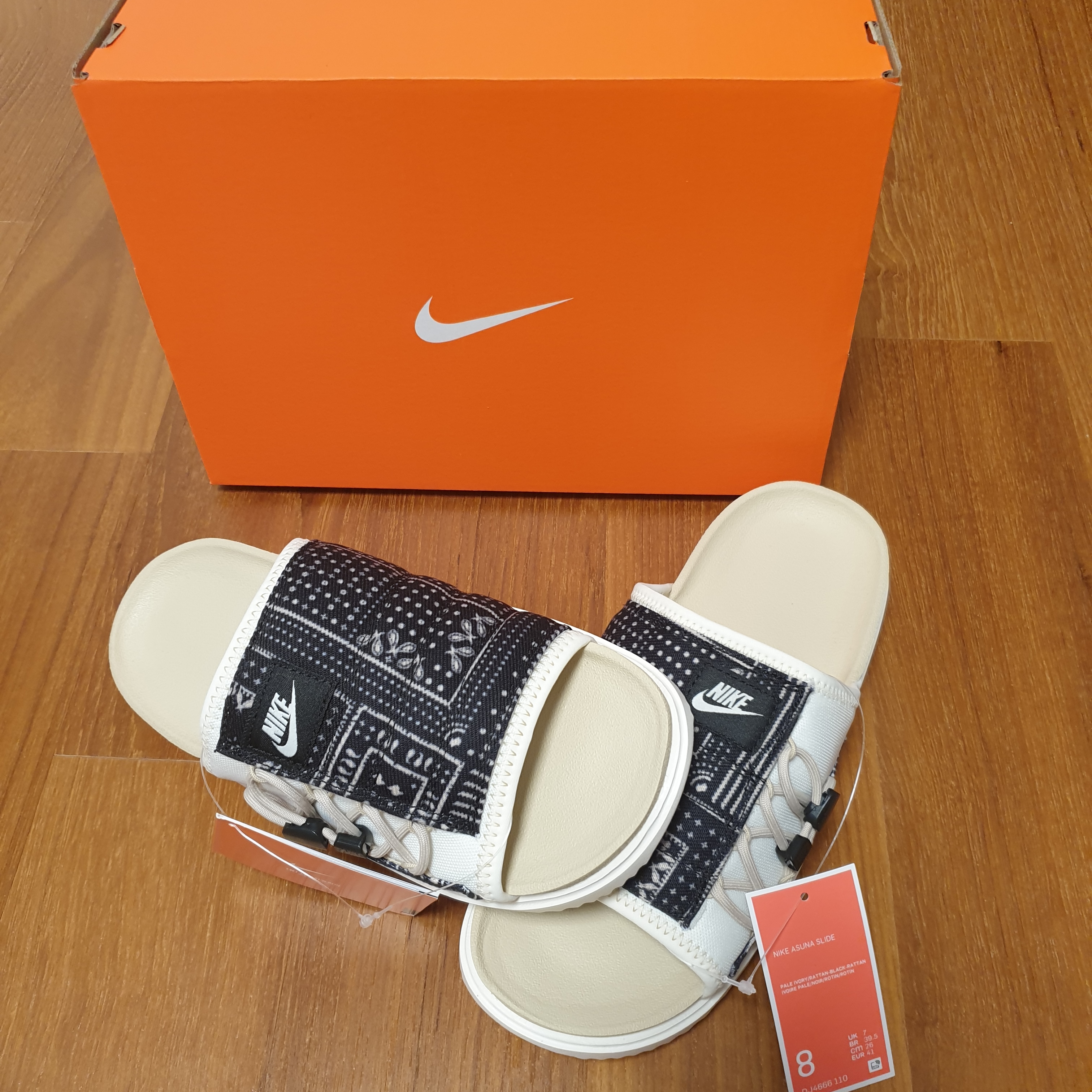 Nike Asuna Slide Pale Ivory Rattan 착용 스타일 - 1