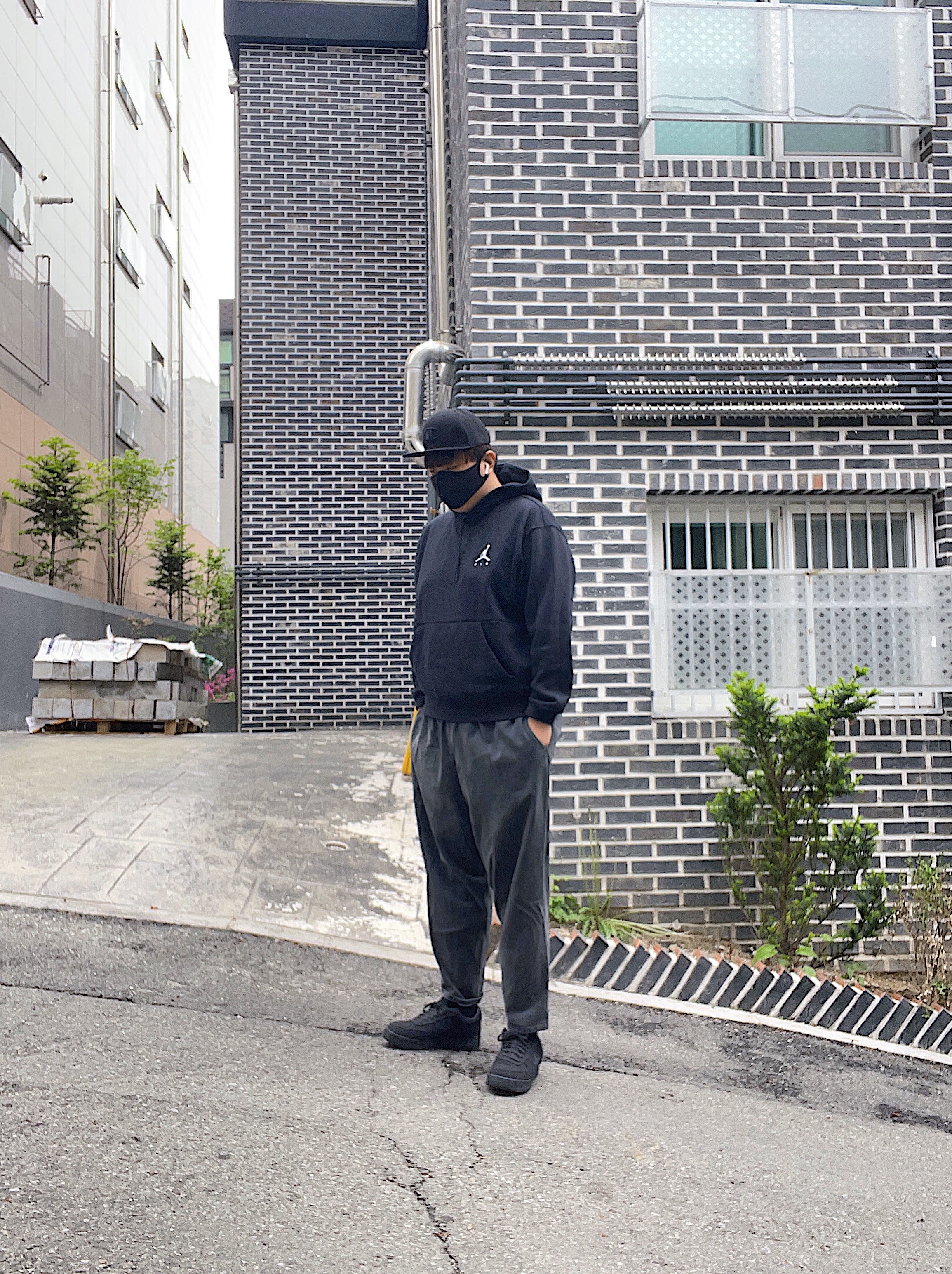 Nike x Stussy Air Force 1 Low Triple Black 착용 스타일