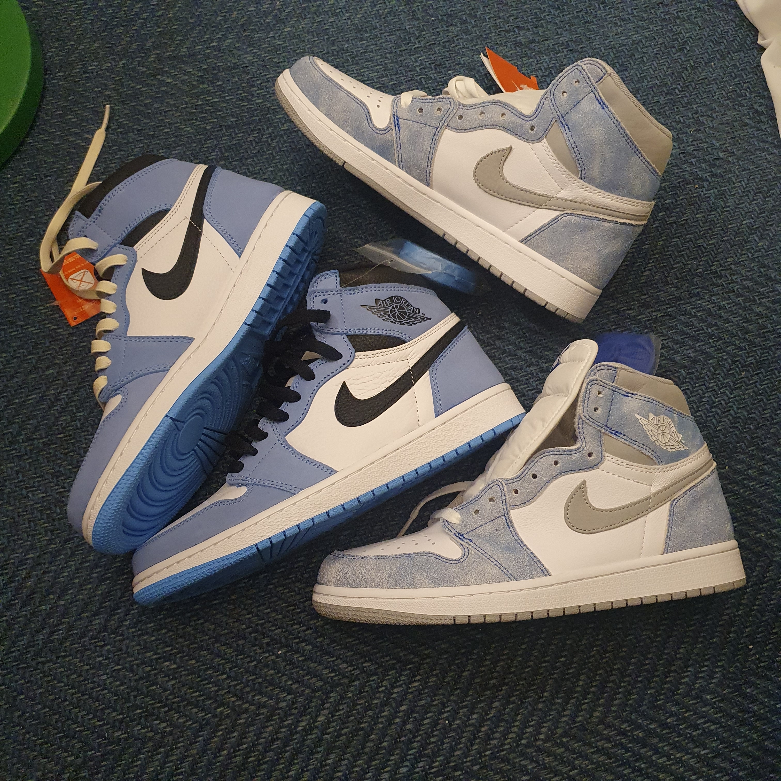 Jordan 1 Retro High OG University Blue, Jordan 1 Retro High OG Hyper Royal 착용 스타일