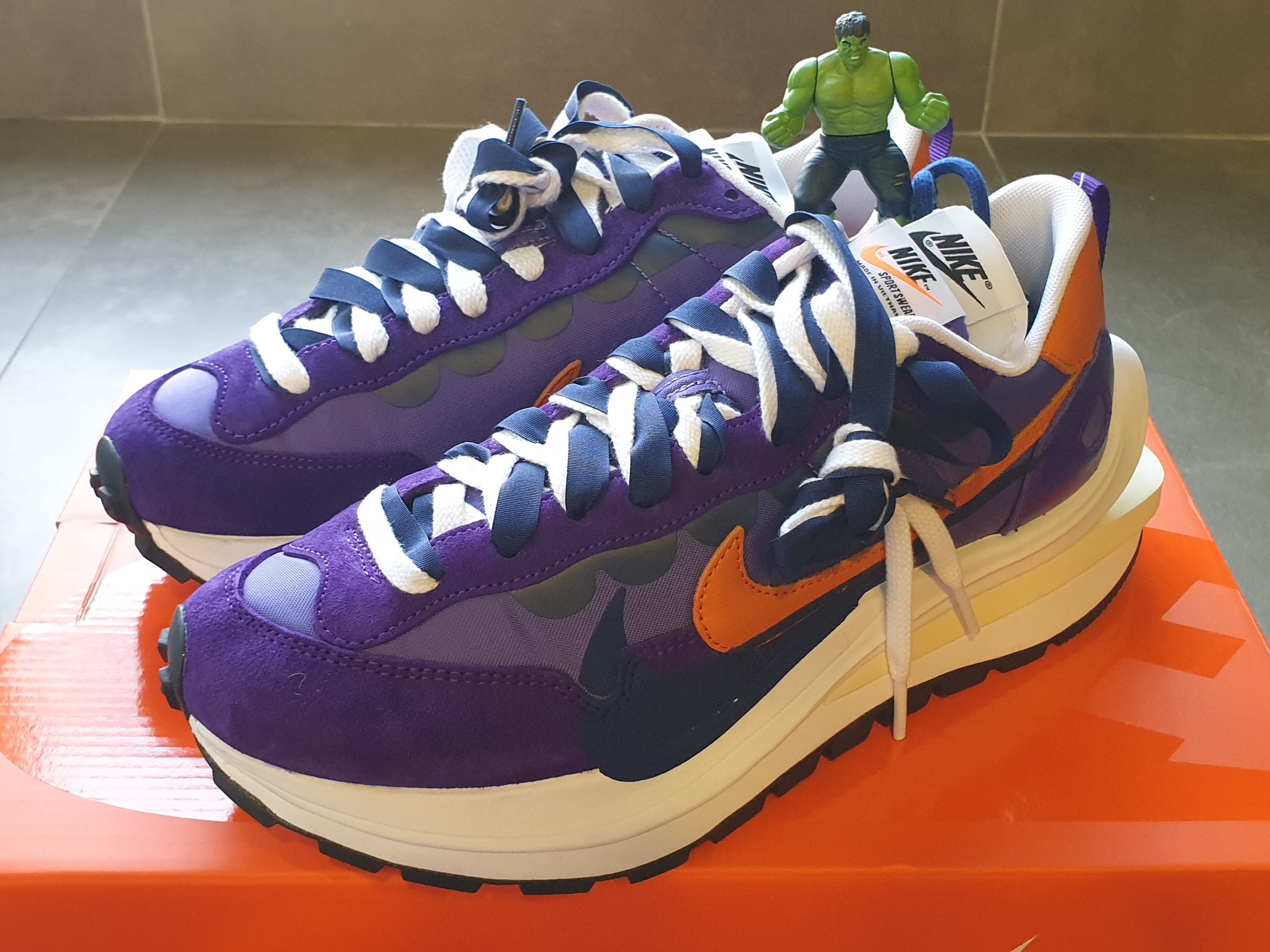 Nike x Sacai VaporWaffle Dark Iris 착용 스타일 - 2