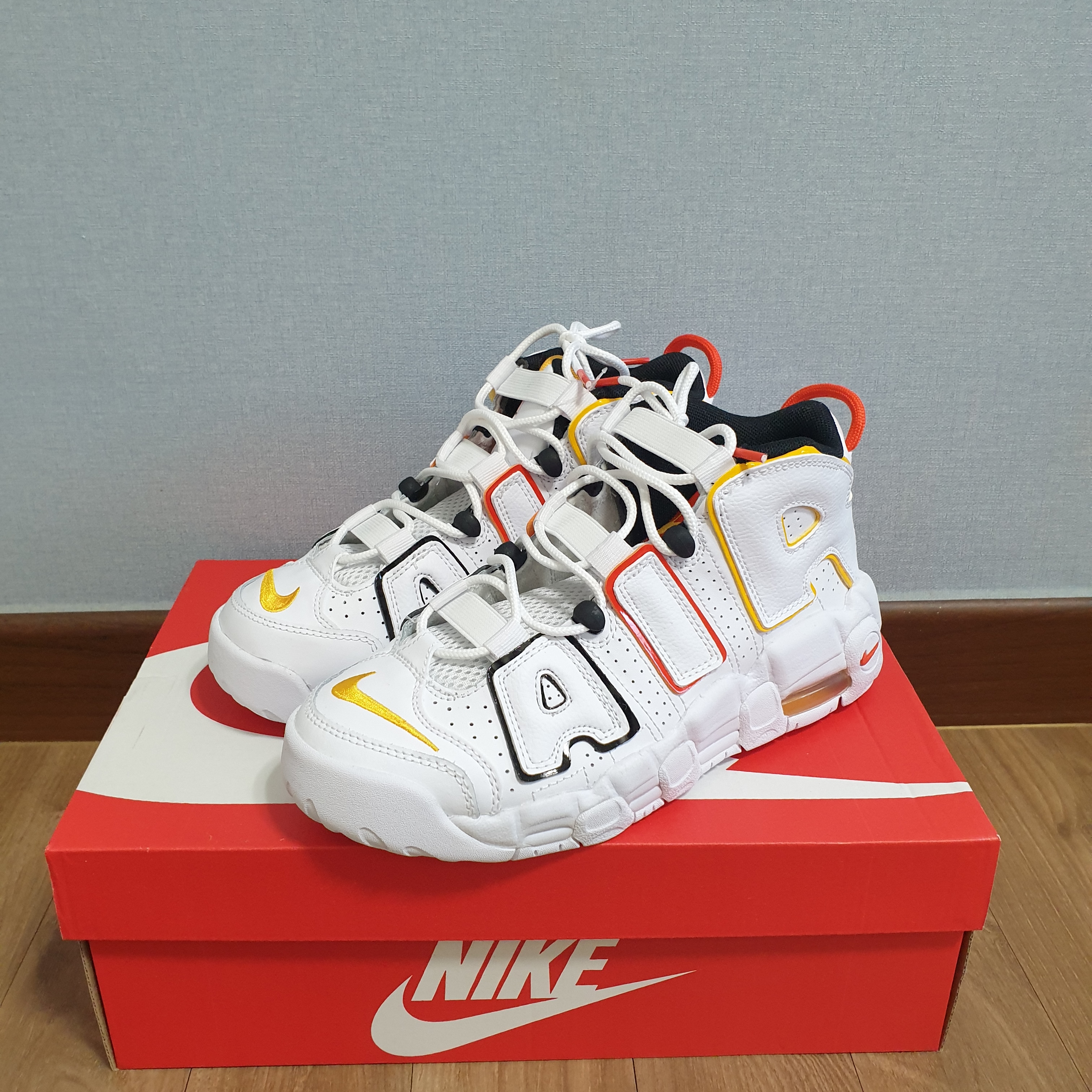 Nike Air More Uptempo Rayguns 착용 스타일