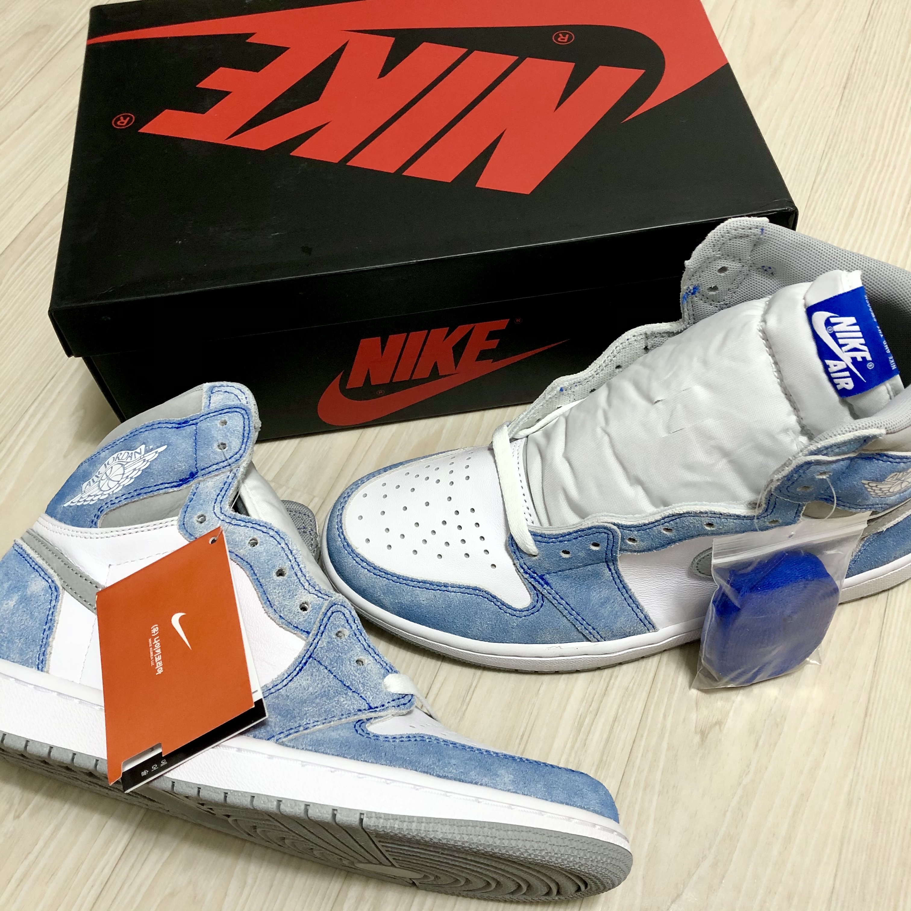 Jordan 1 Retro High OG Hyper Royal 착용 스타일