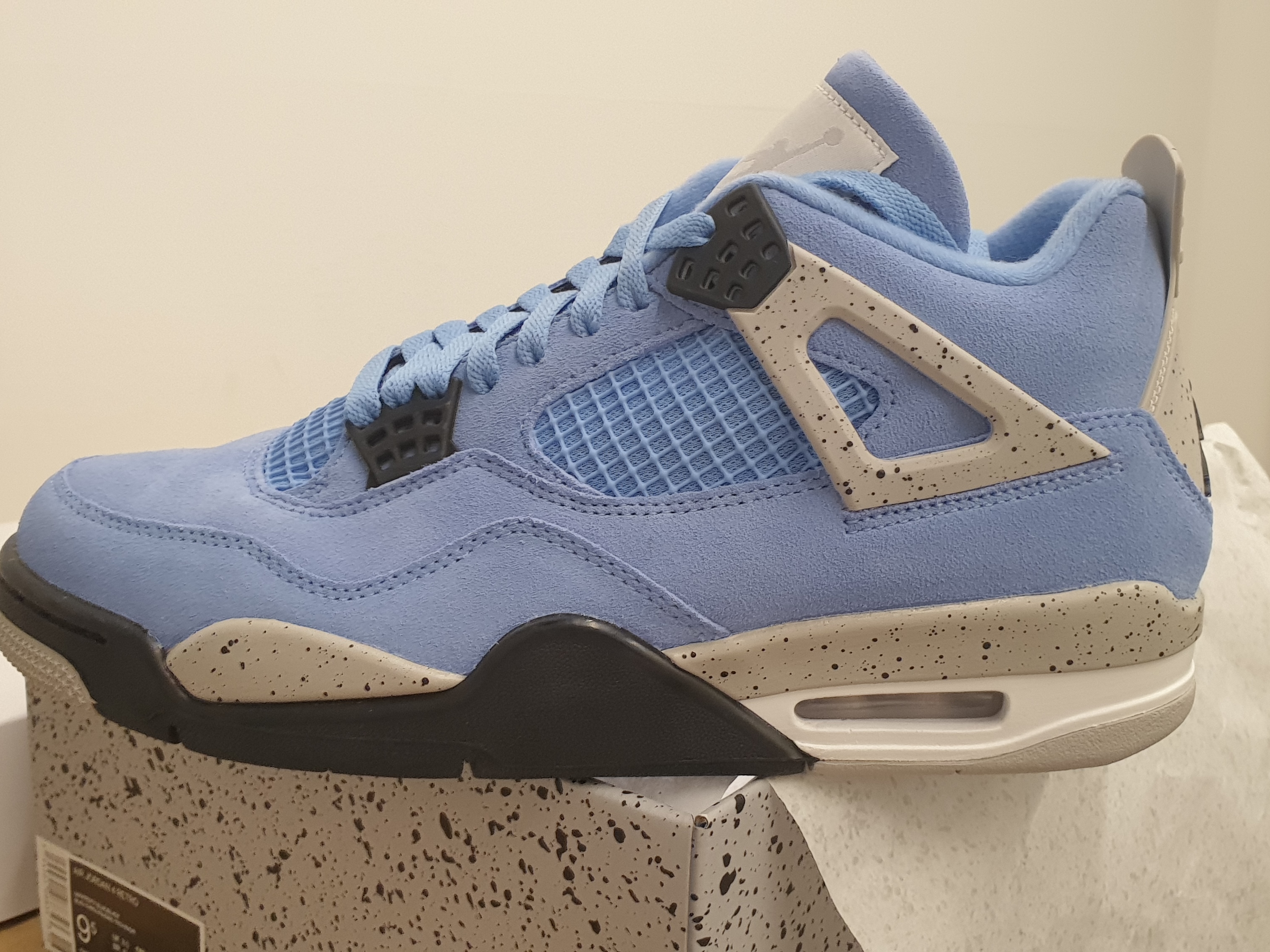 Jordan 4 Retro University Blue 착용 스타일