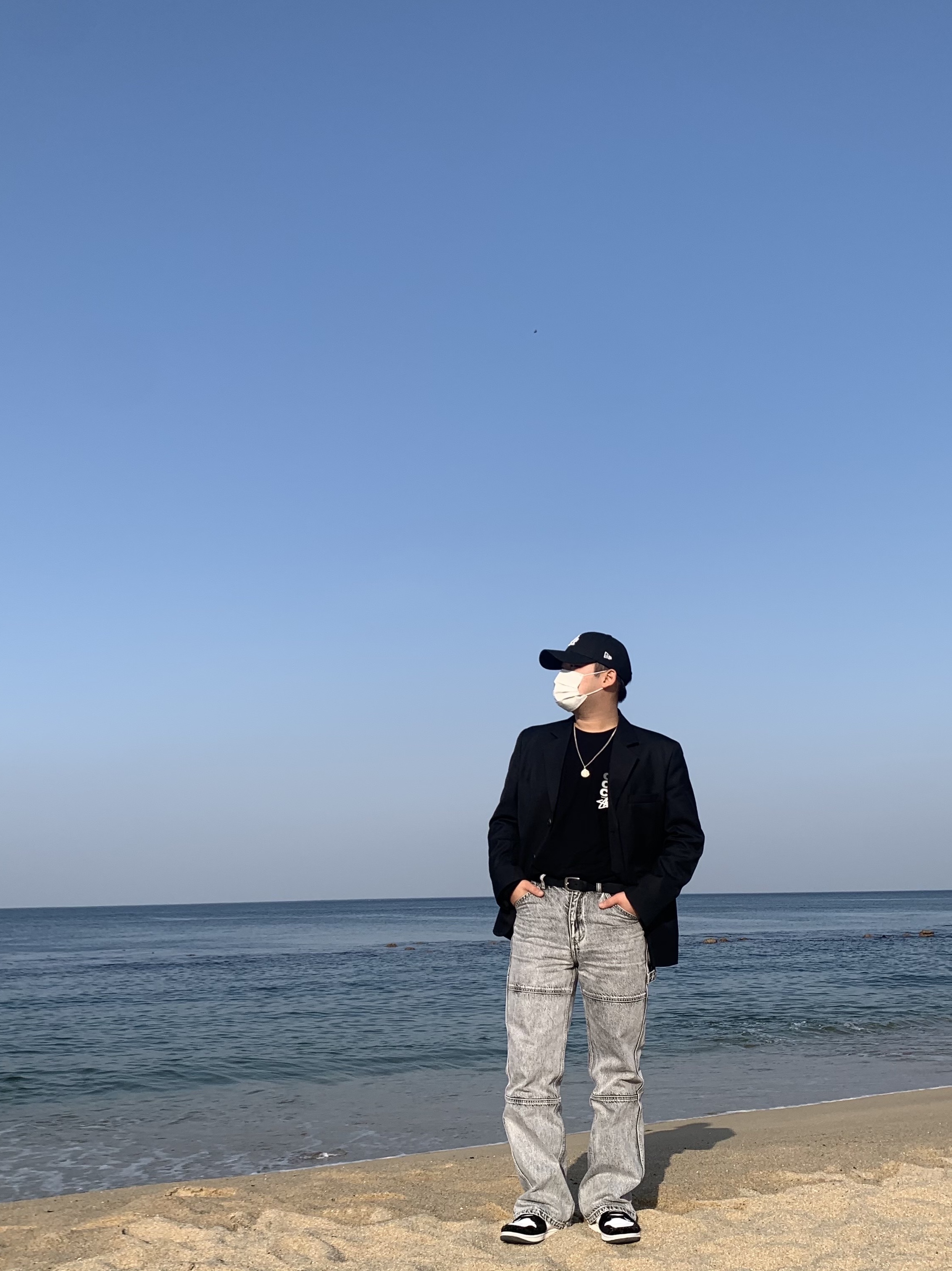 (W) Jordan 1 Retro High Twist, Stussy x CDG Dot LS T-Shirt Black 착용 스타일
