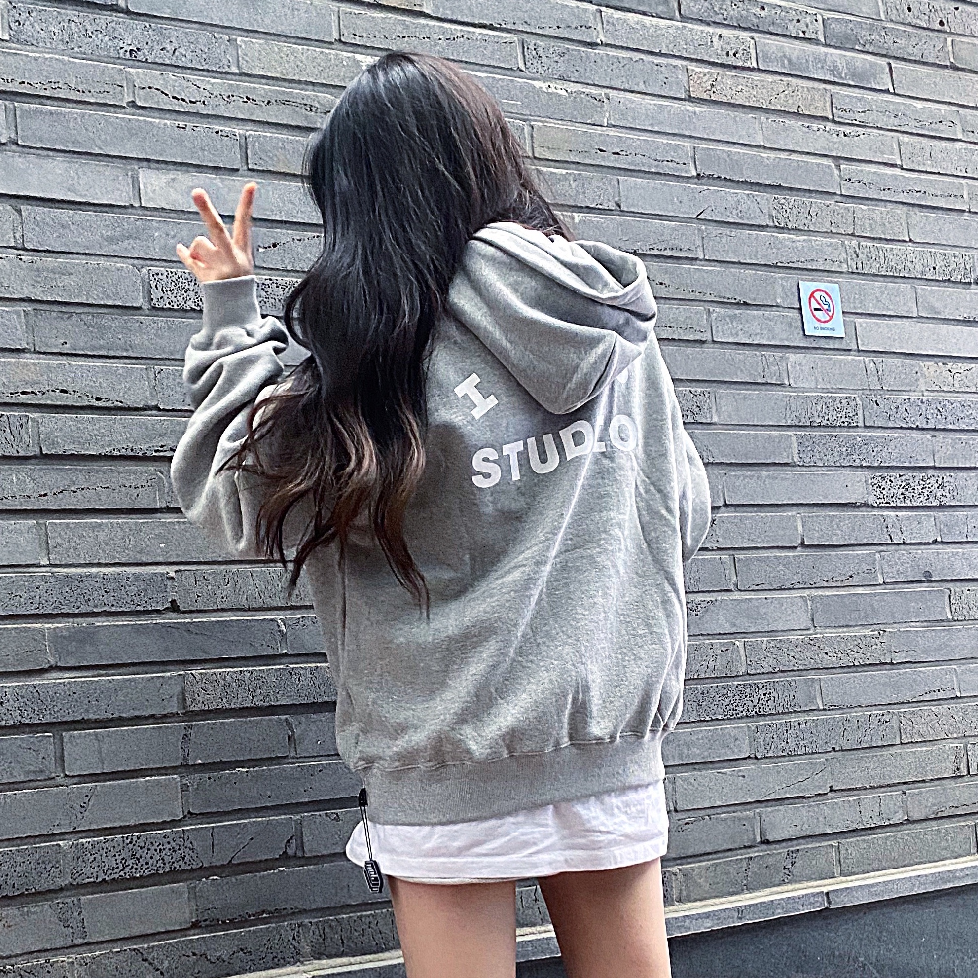 IAB Studio Hoodie Gray - 21SS 착용 스타일 - 1