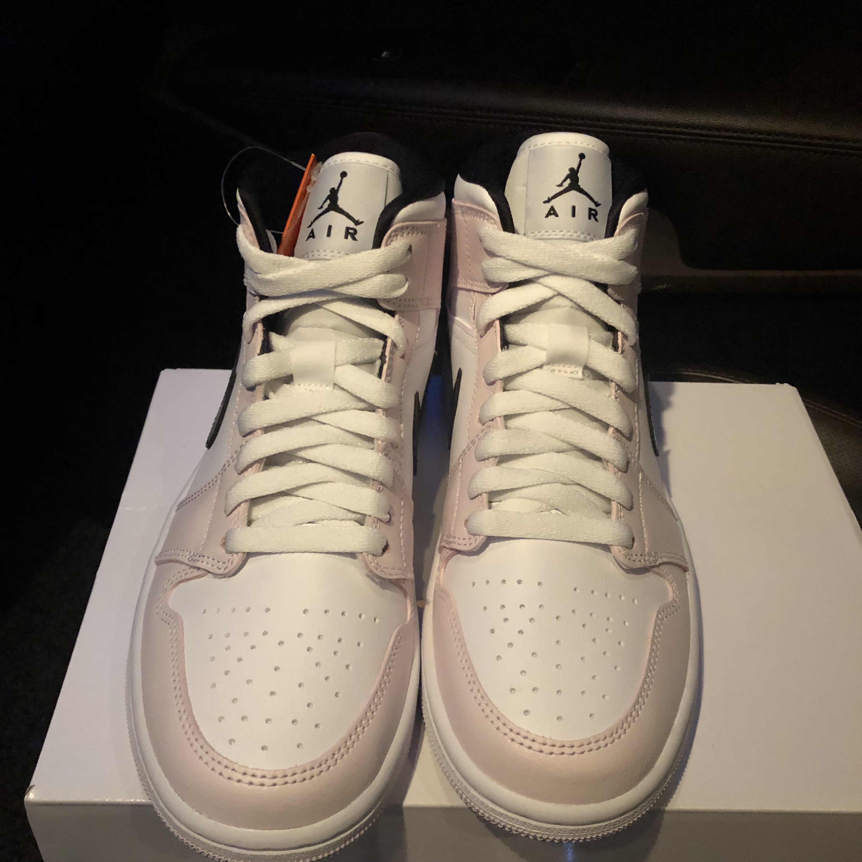 (W) Jordan 1 Mid Barely Rose 착용 스타일 - 2
