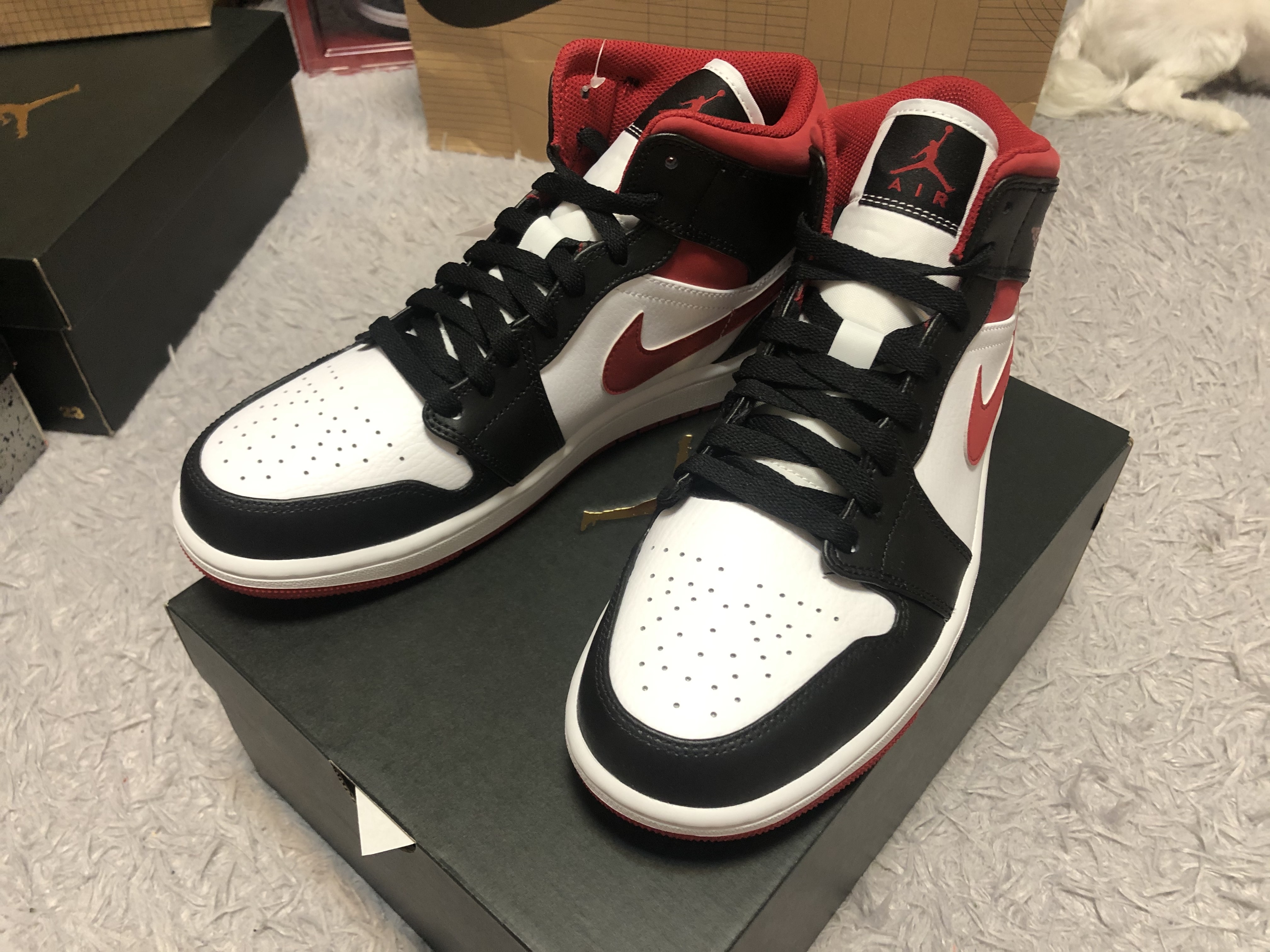 Jordan 1 Mid Gym Red Black White, (GS) Jordan 1 Mid Gym Red Black White 착용 스타일 - 1