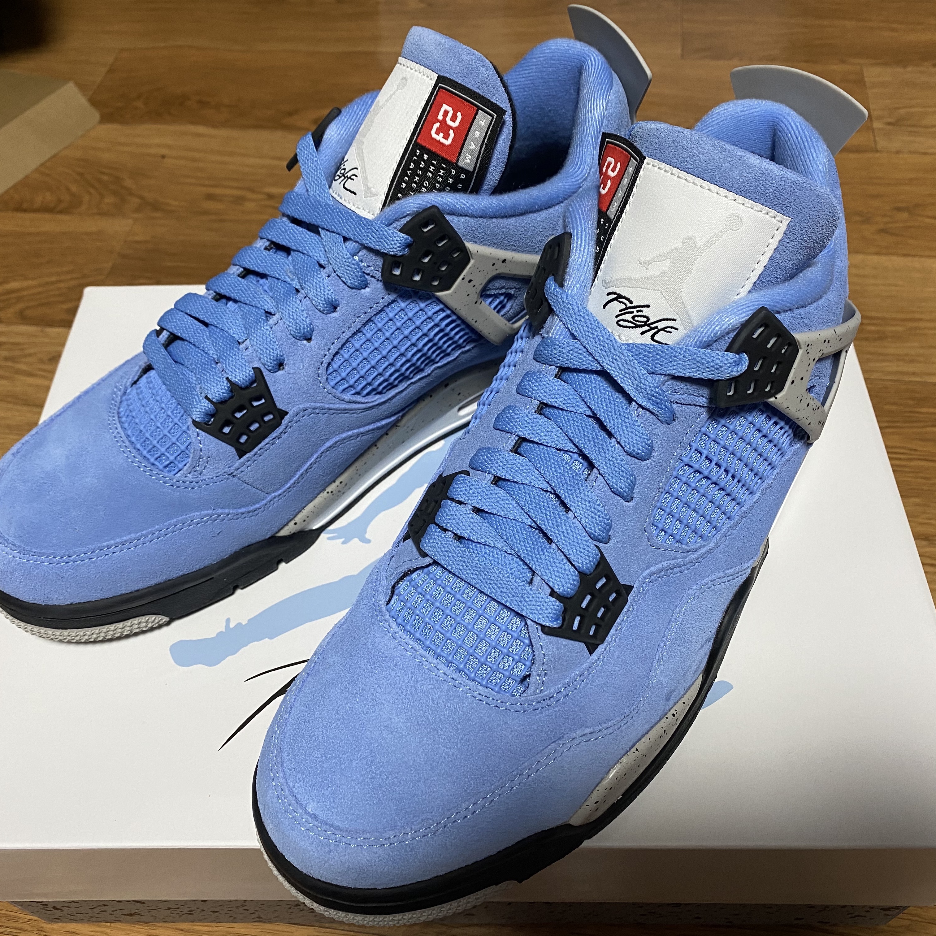 Jordan 4 Retro University Blue 착용 스타일 - 2