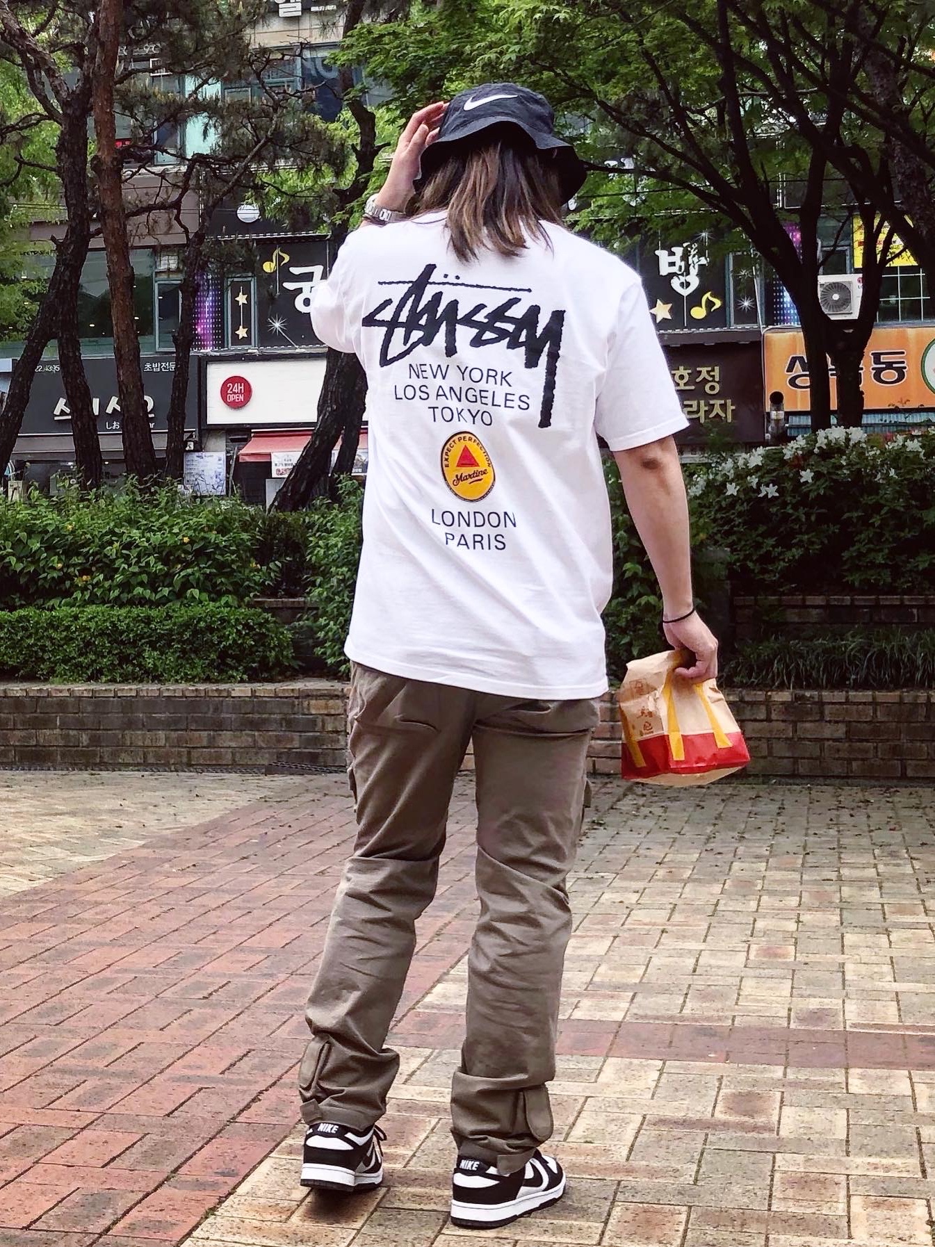 Nike Dunk Low Retro Black, Stussy x Martine Rose 40 WT T-Shirt 착용 스타일 - 2
