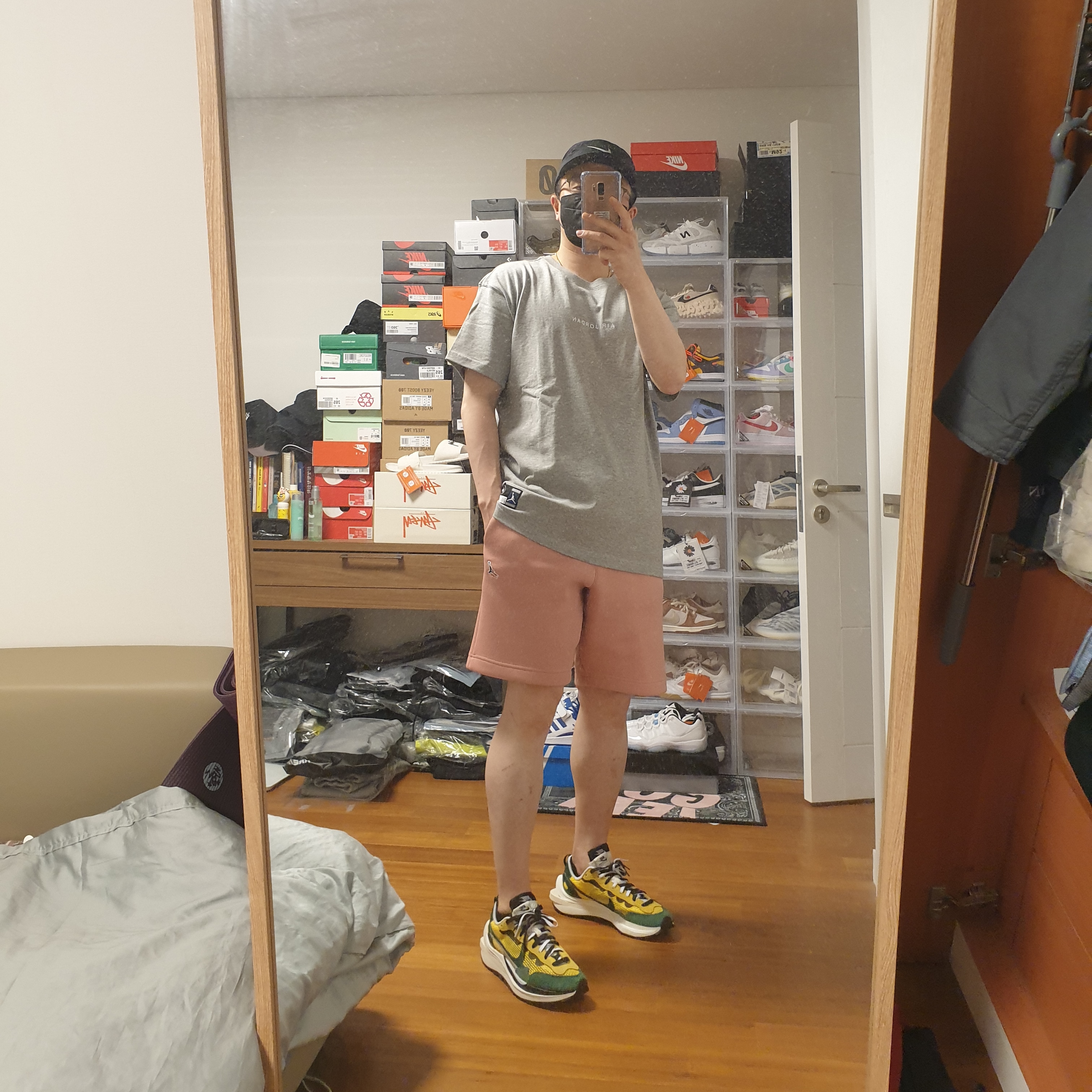 Jordan x Fragment Lifestyle Top Dark Grey Heather - US/EU, Jordan x Union Leisure Shorts Rust Pink 착용 스타일 - 1