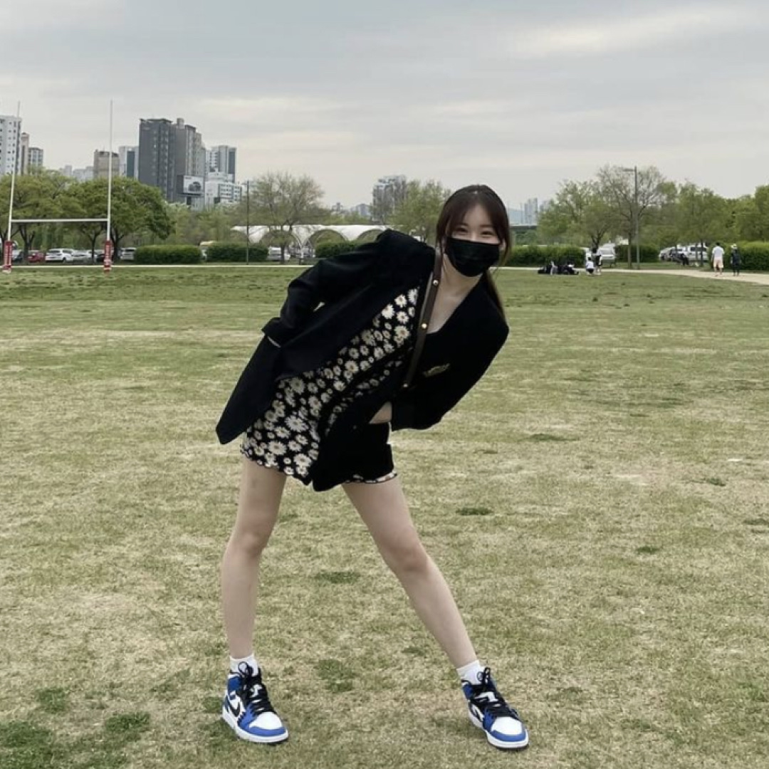 (W) Jordan 1 Mid SE Sisterhood 착용 스타일 - 2