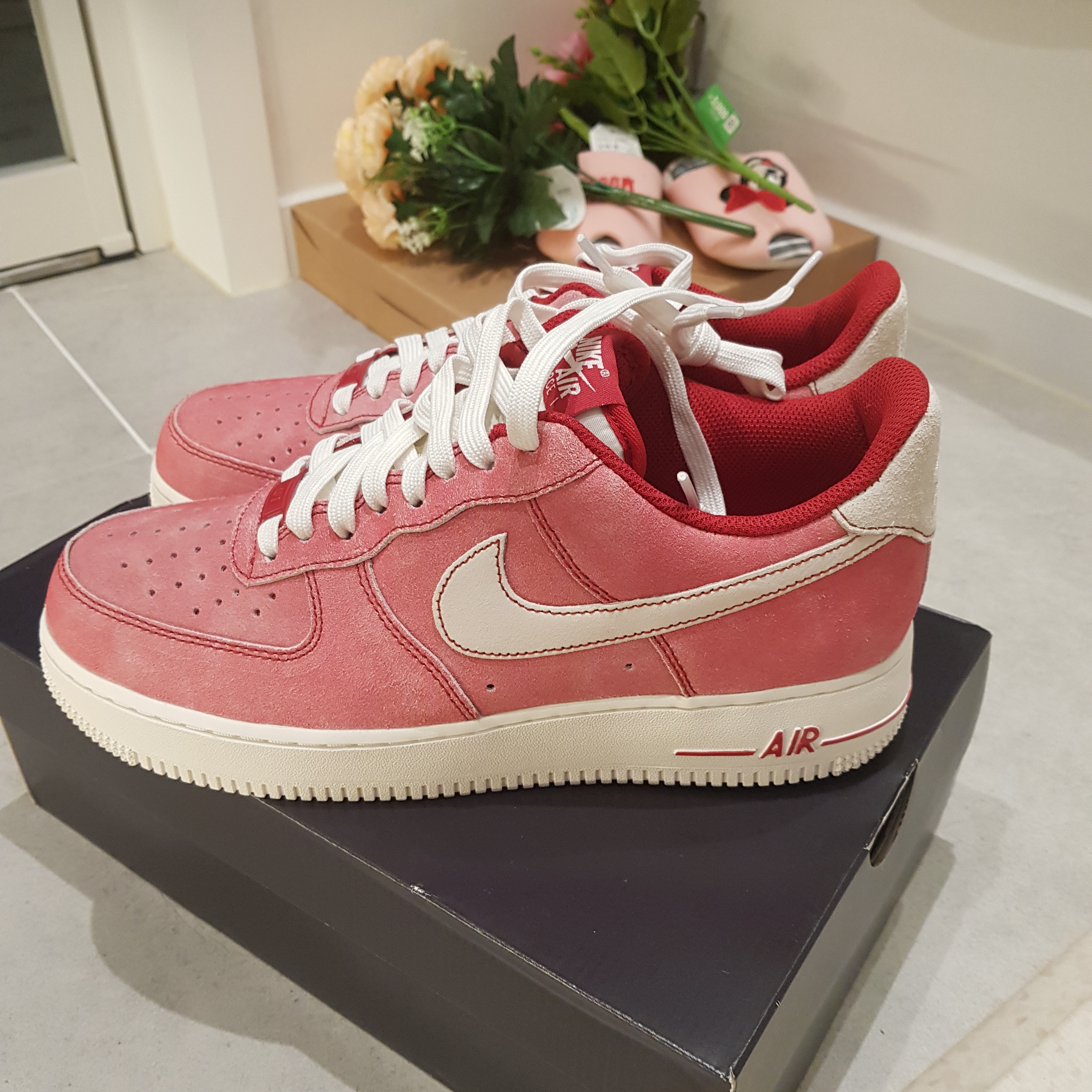 Nike Air Force 1 '07 LV8 Dusty Red 착용 스타일 - 1
