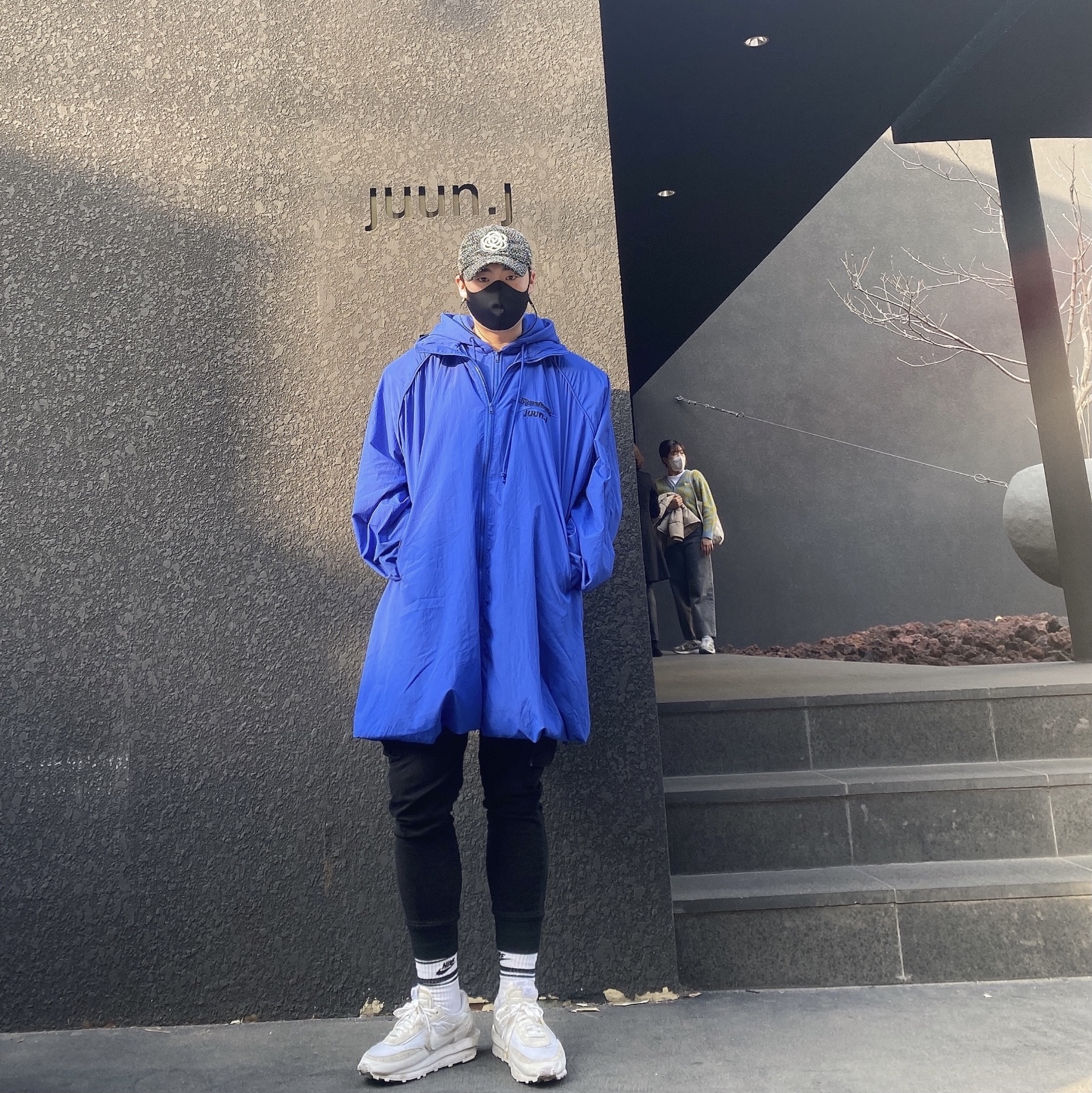 Nike x Sacai LDWaffle White Nylon 착용 스타일