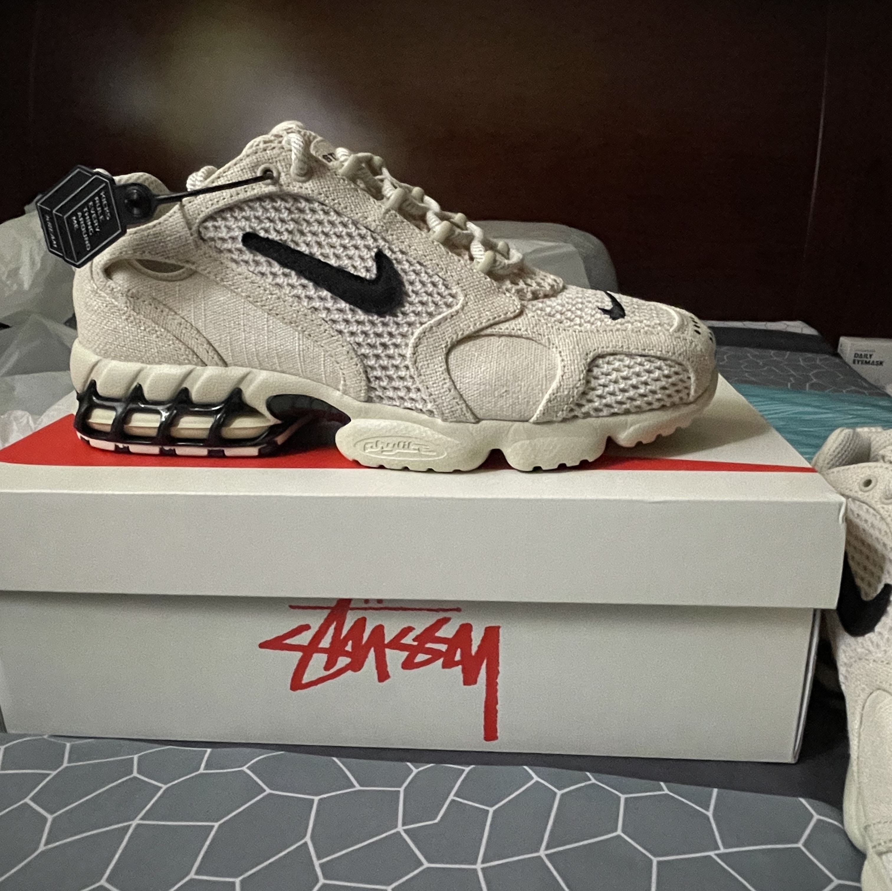 Nike x Stussy Air Zoom Spiridon Cage 2 Fossil 착용 스타일